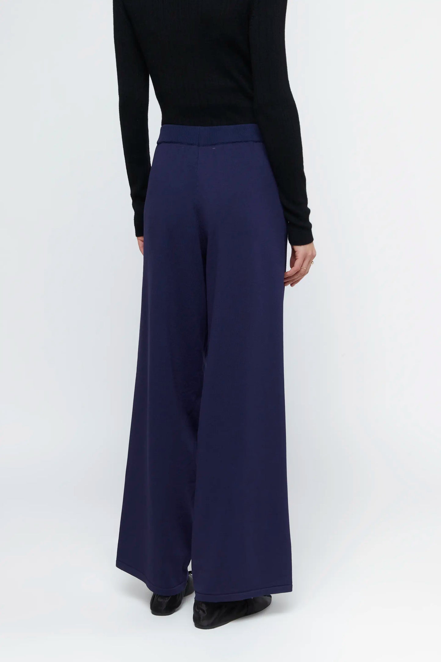 Straight blue knit trousers