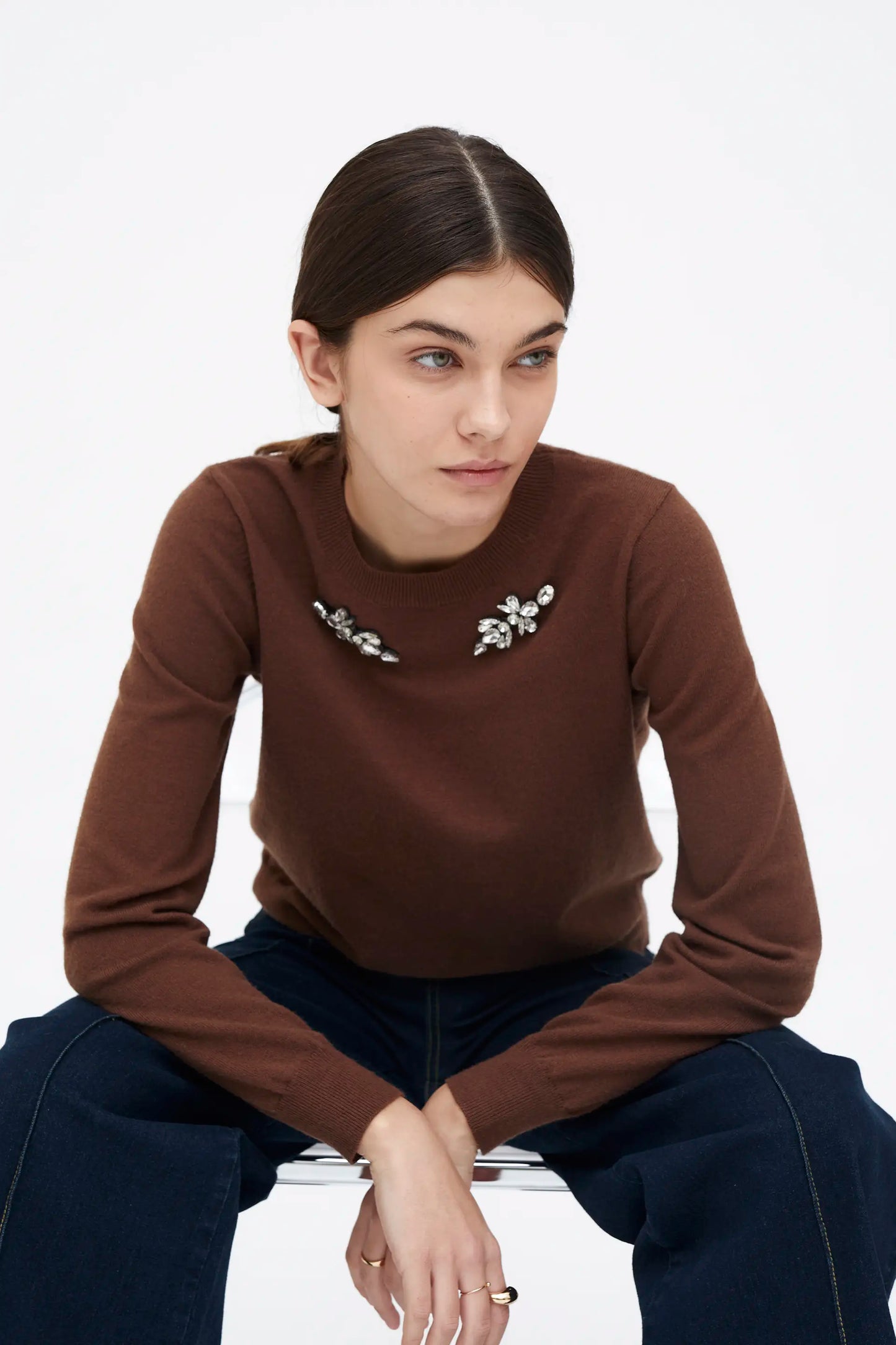 Jersey punto marrón con aplique joya