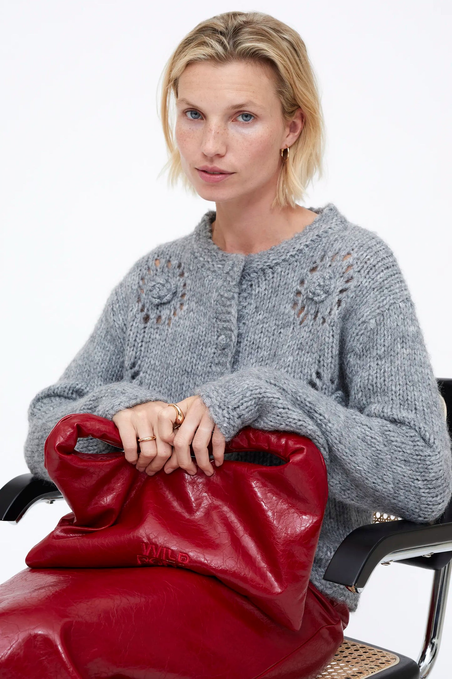 Cárdigan punto gris crochet