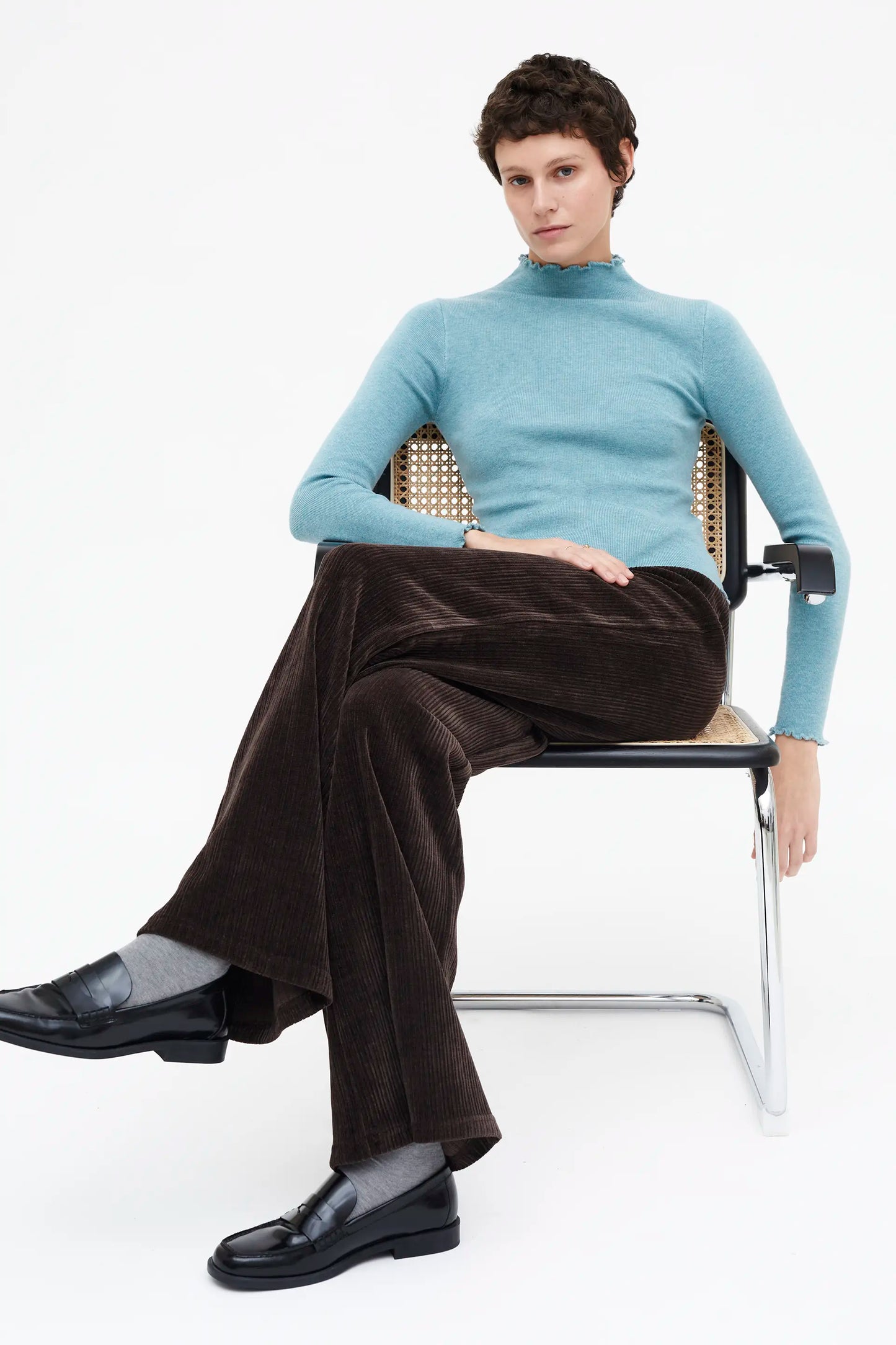 Top cuello perkins canalé azul