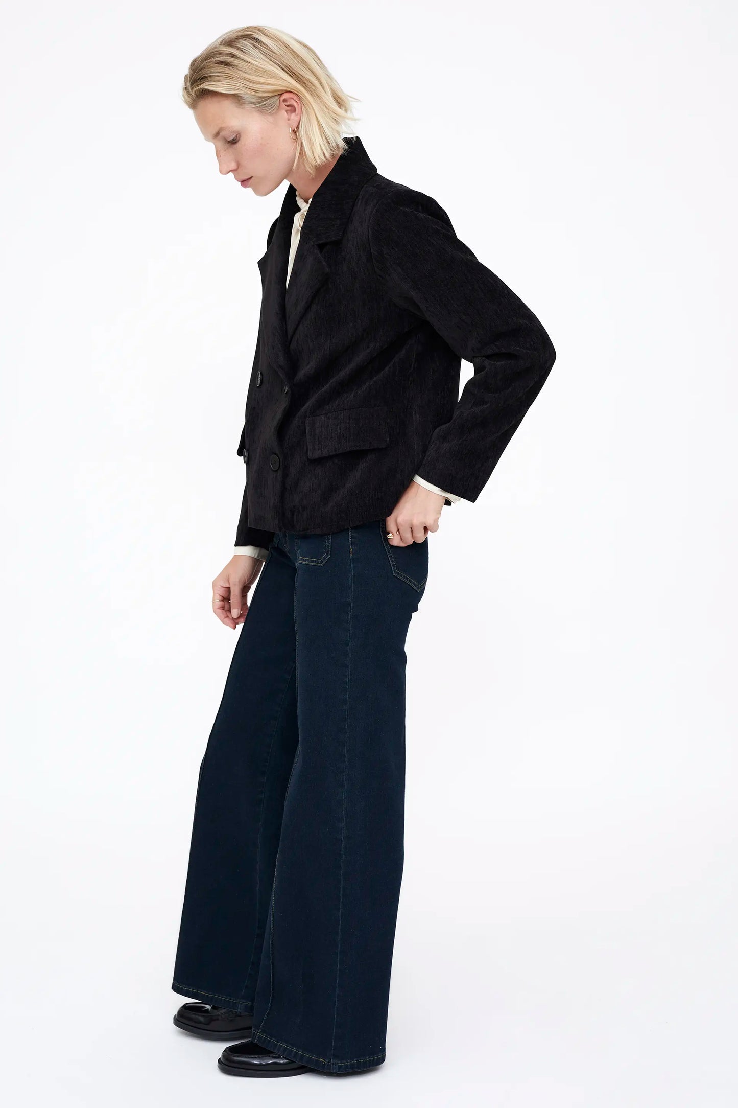 Blazer negro con efecto aterciopelado