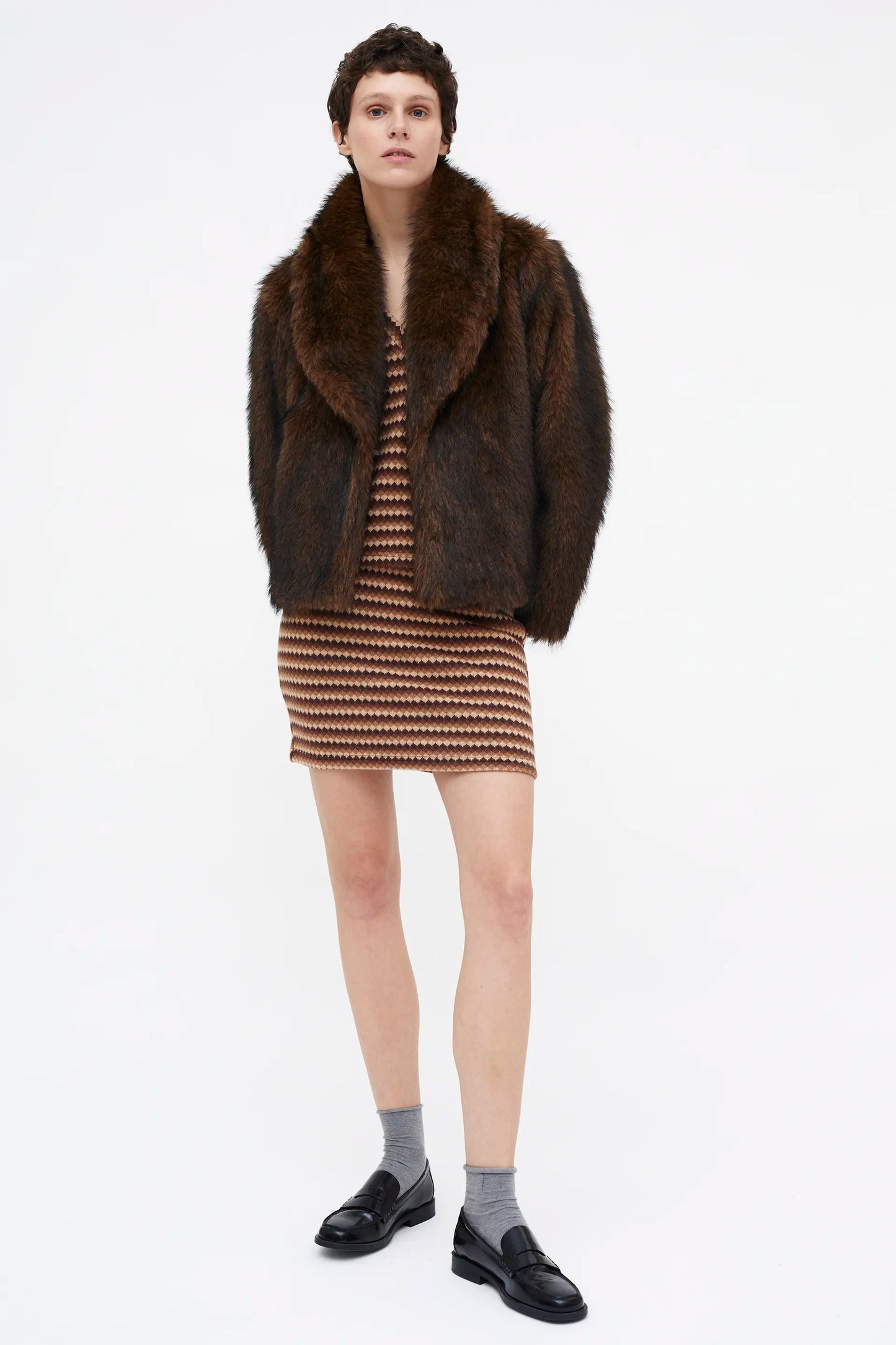 Falda corta con estampado geométrico