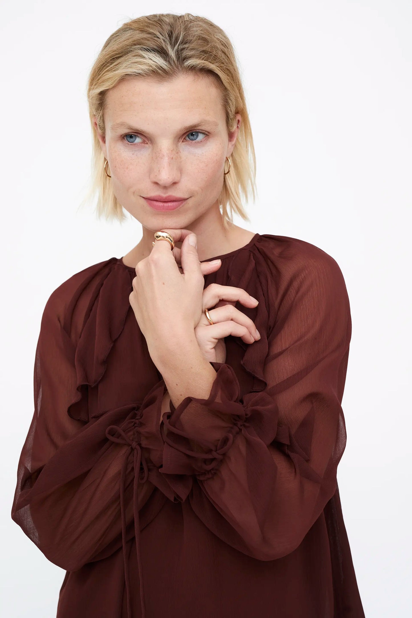 Vestido corto chiffon marrón