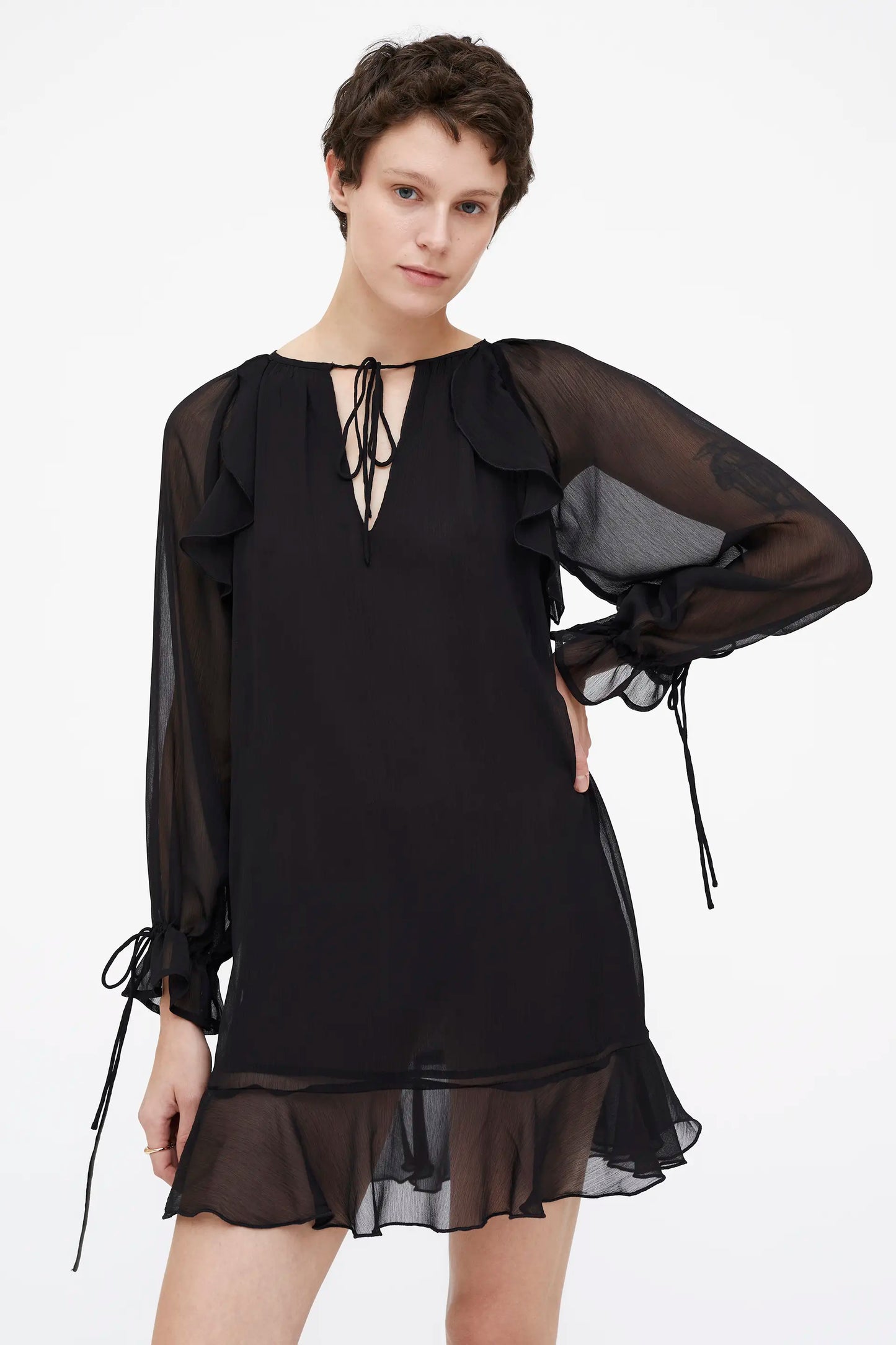 Vestido corto chiffon negro