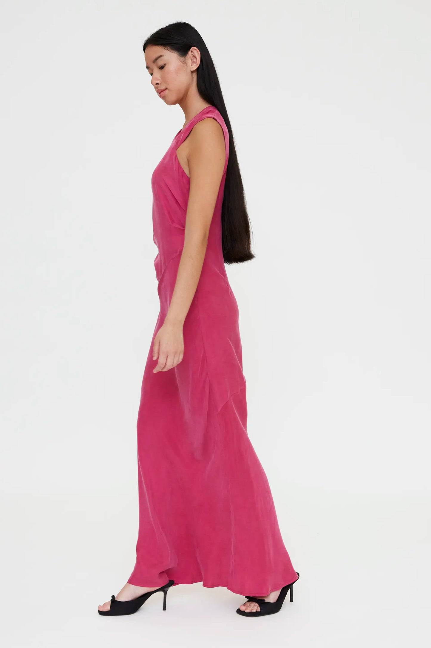 Vestido largo asimétrico fucsia