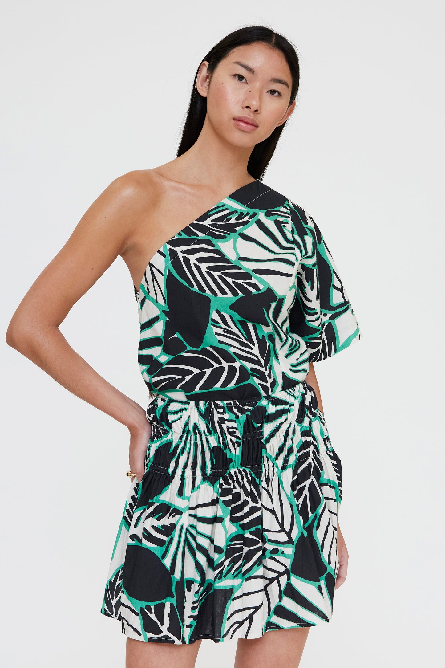 Short skirt with iguana print