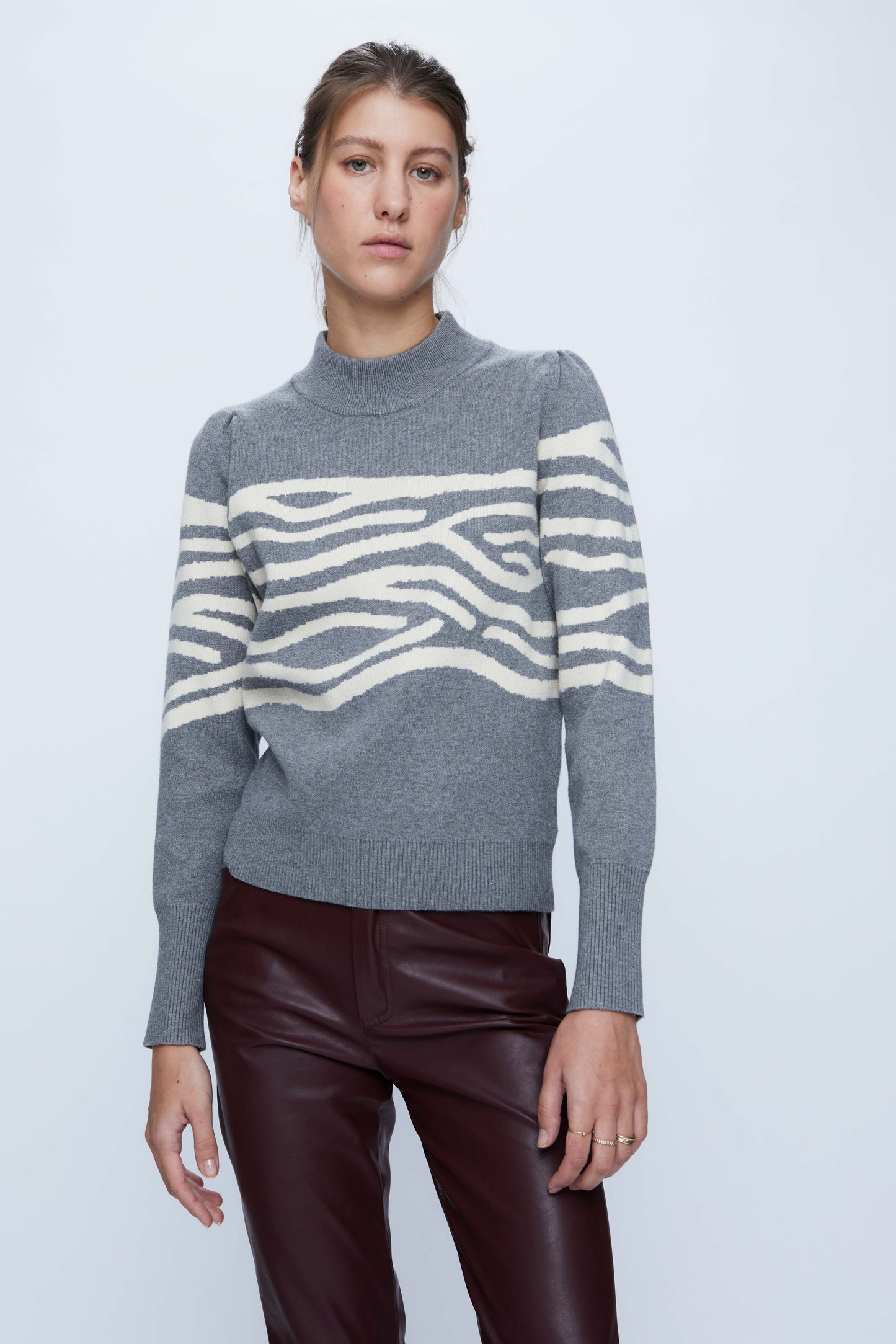 Gray Wave Print Knitted Sweater