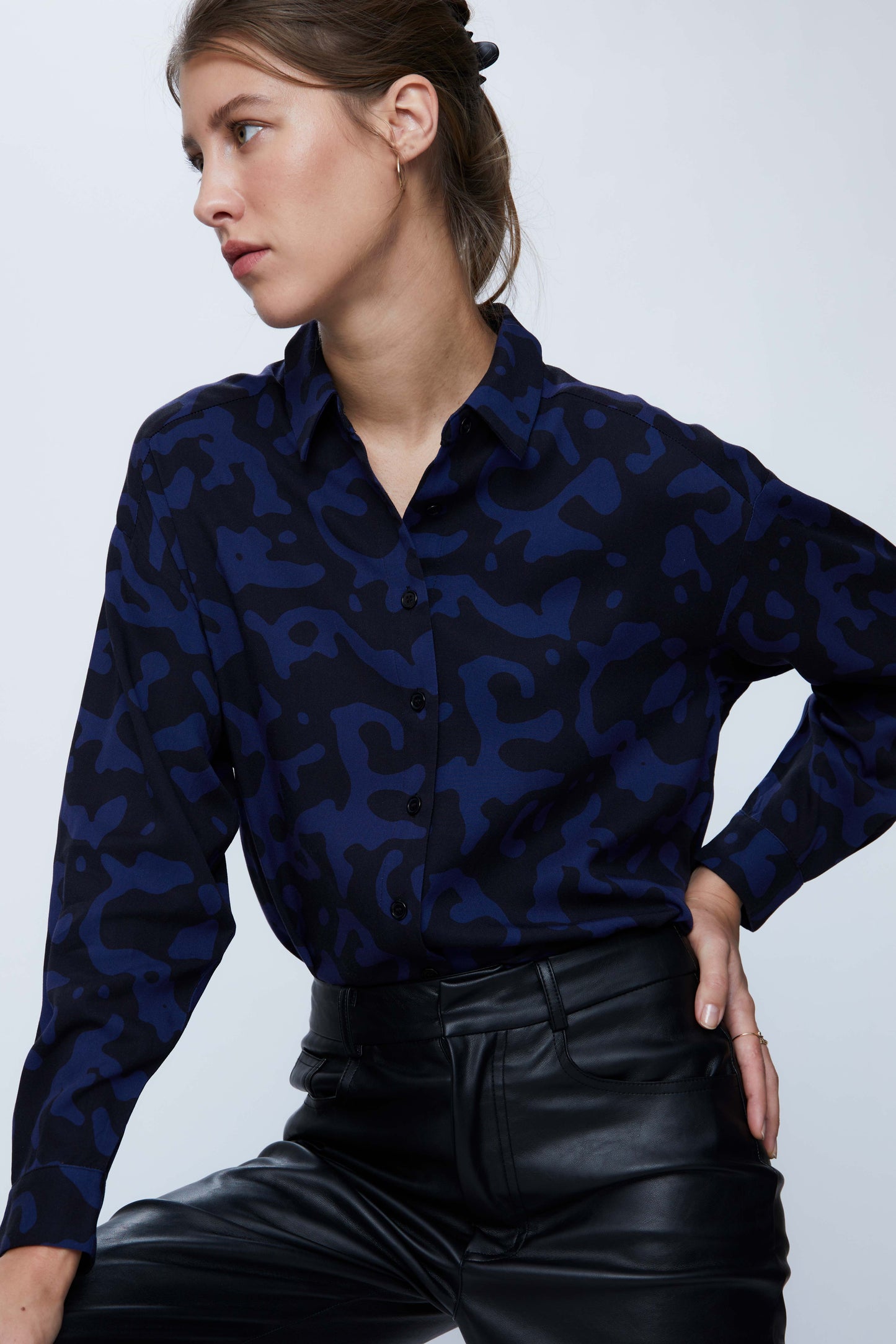 Flowing shirt with blue abstract print