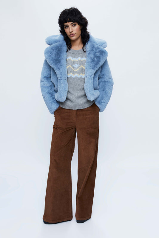 Short fur coat with blue lapel collar