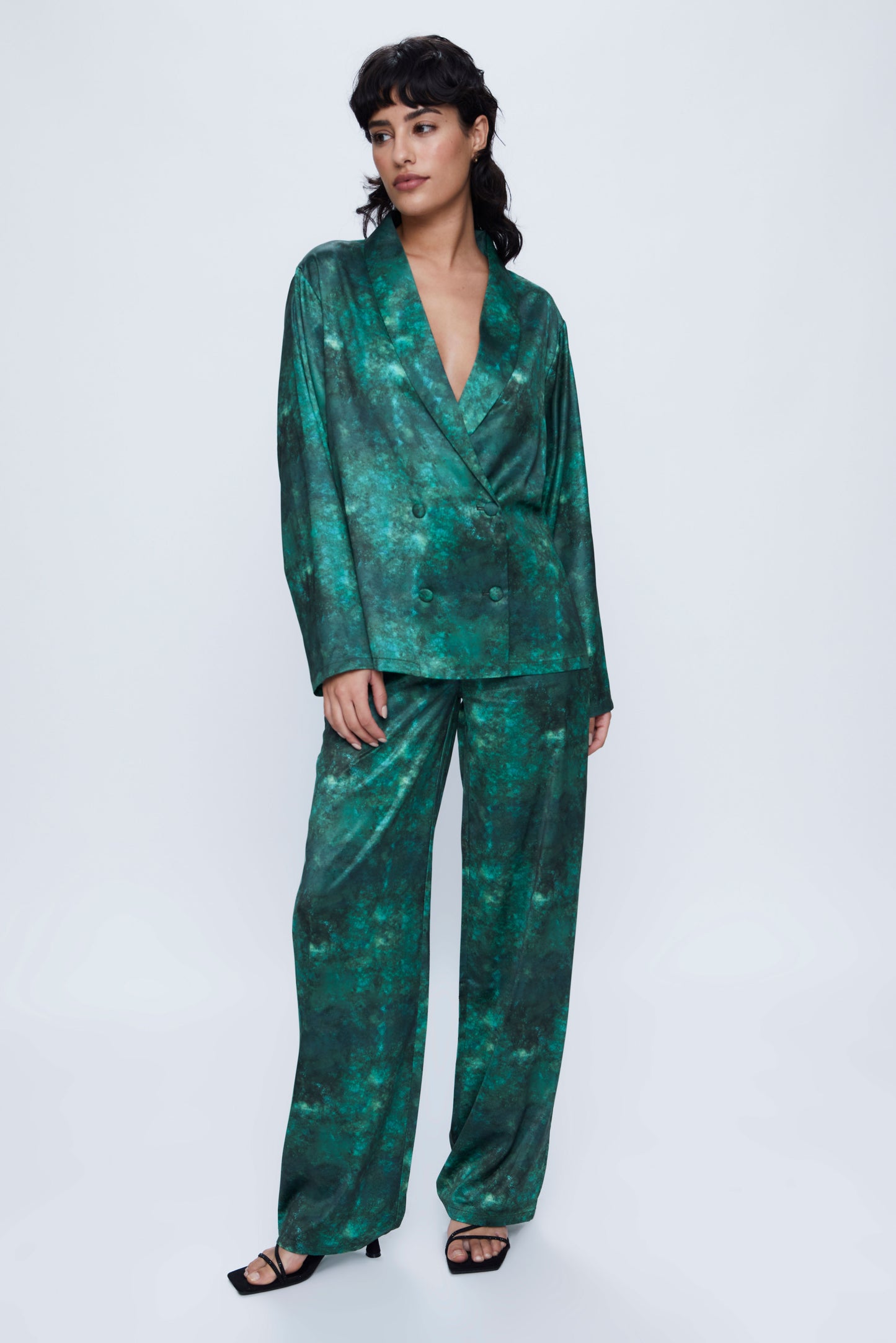 Flowy suit blazer with belt and green print