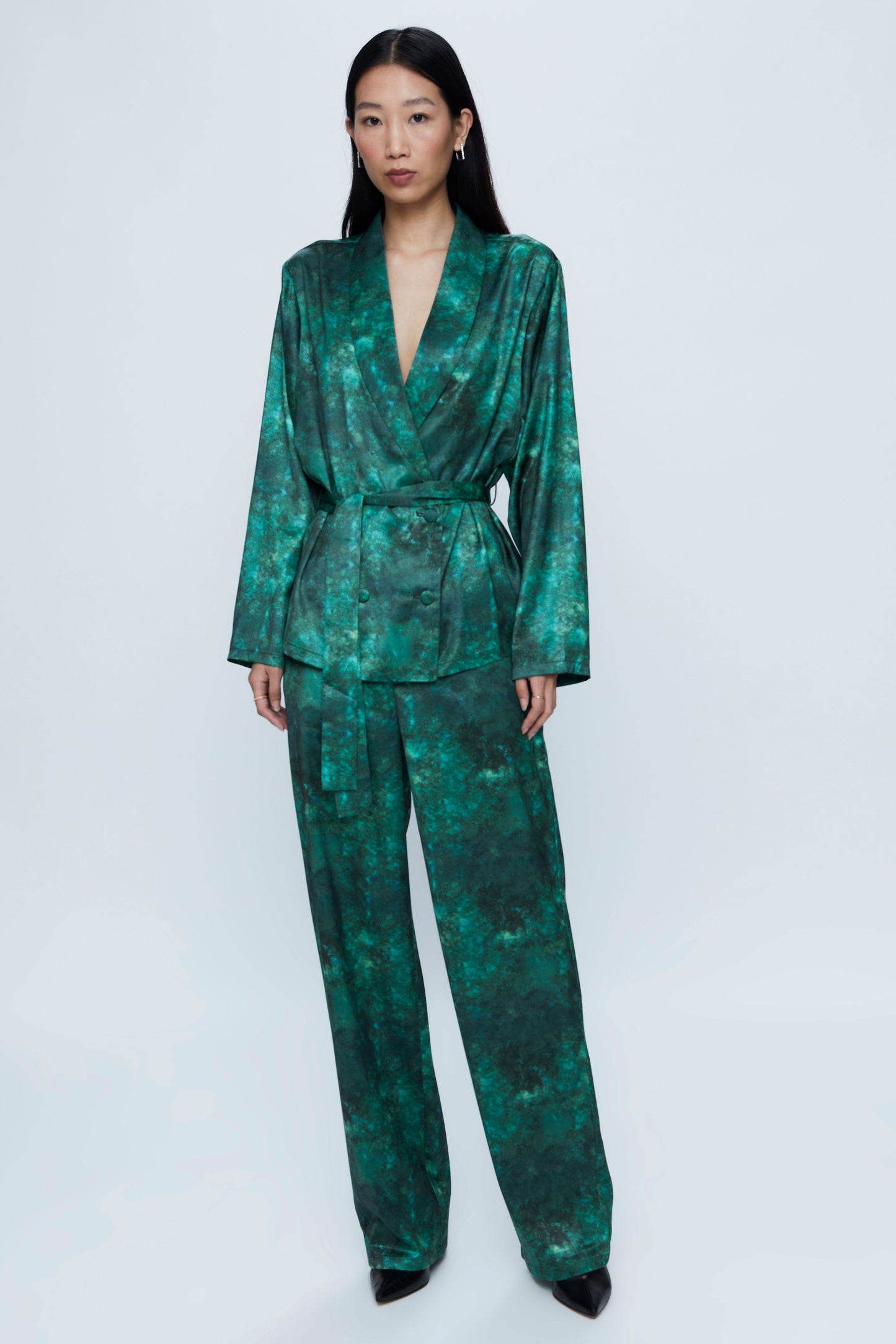 Flowing suit pants with green print