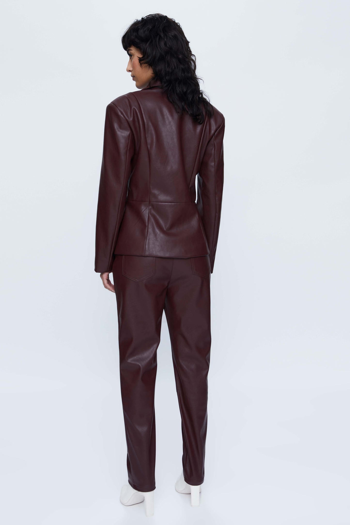 Blazer de traje en piel sintética marrón