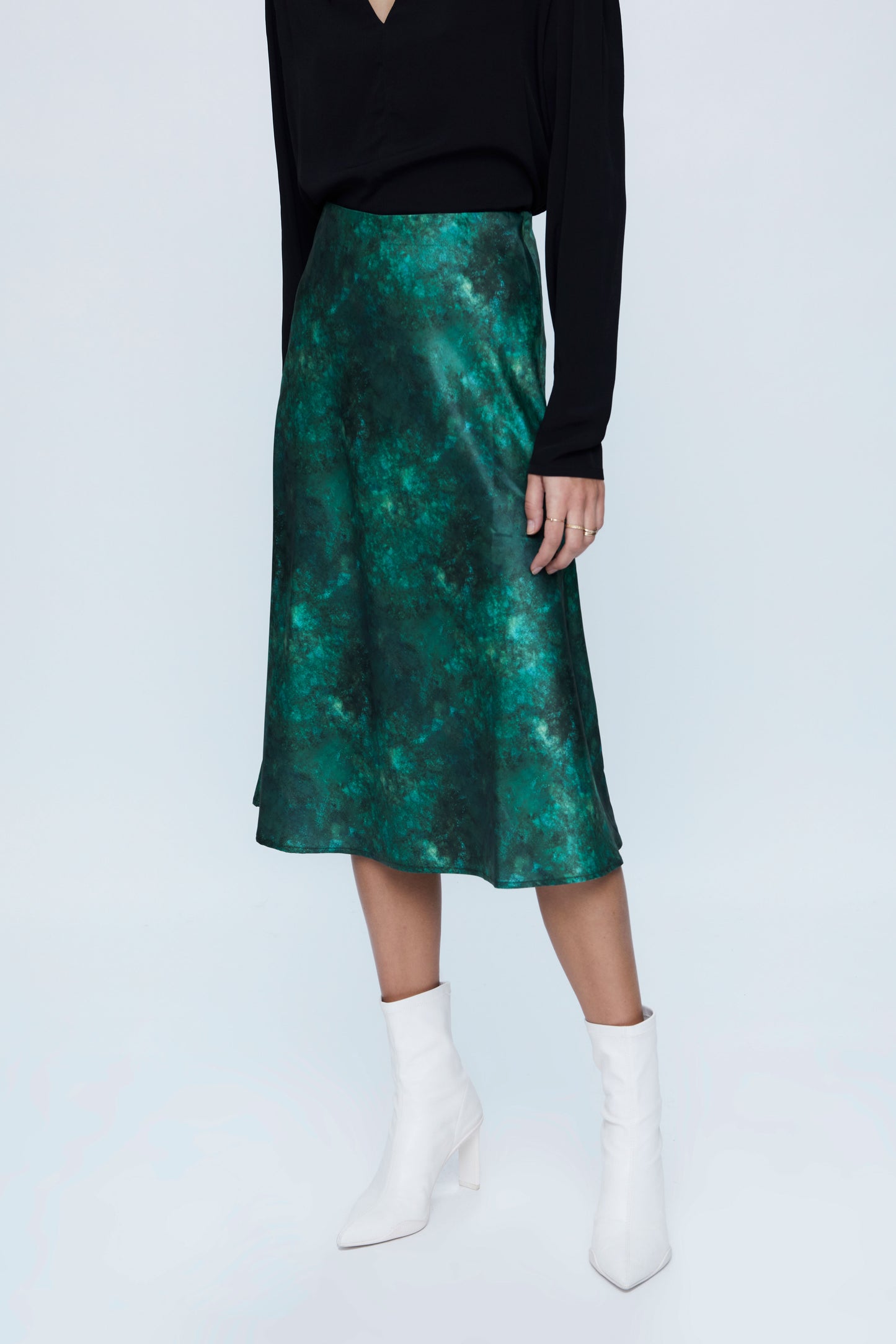 Flowing midi skirt with green print