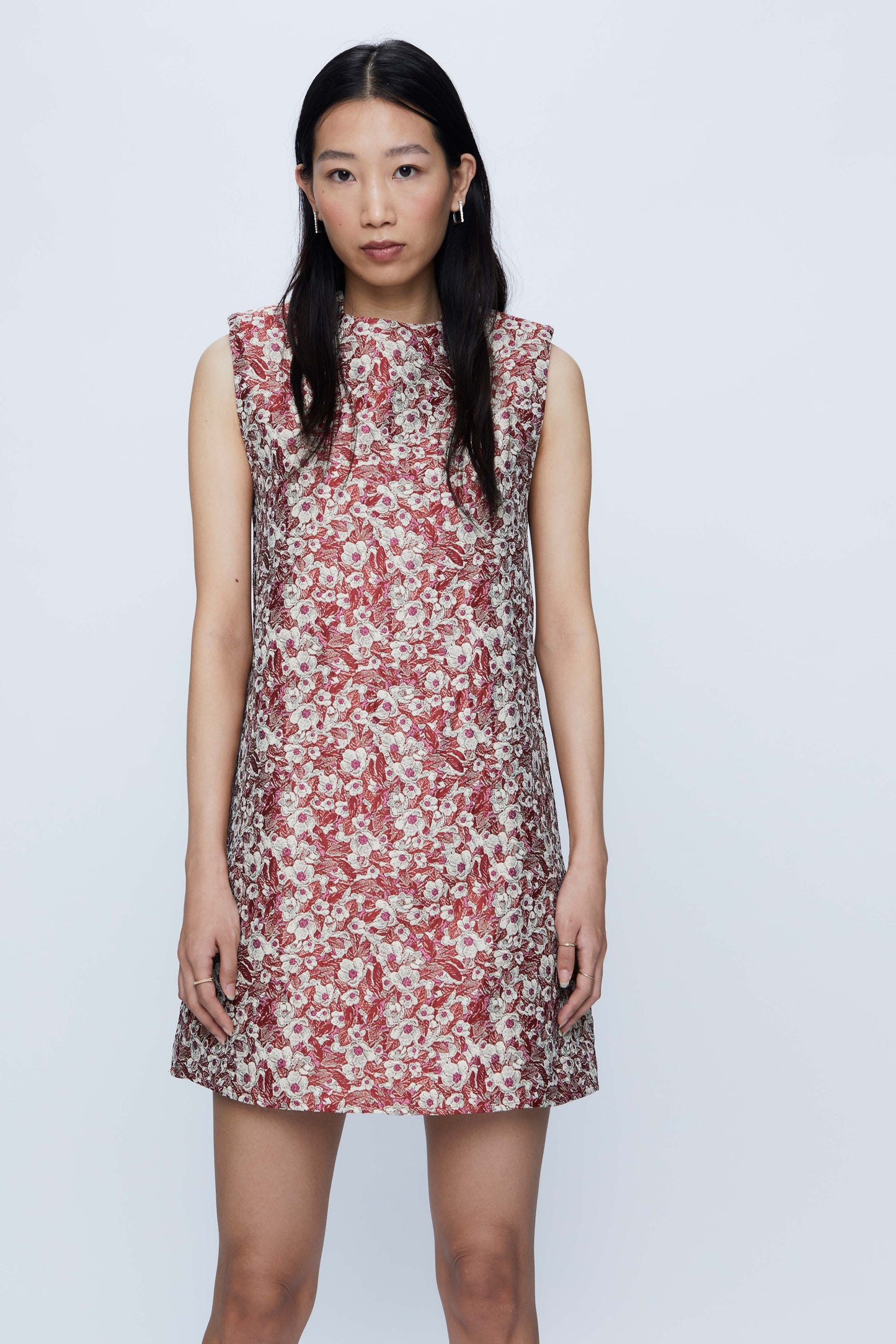 Vestido corto en jacquard con estampado de flores