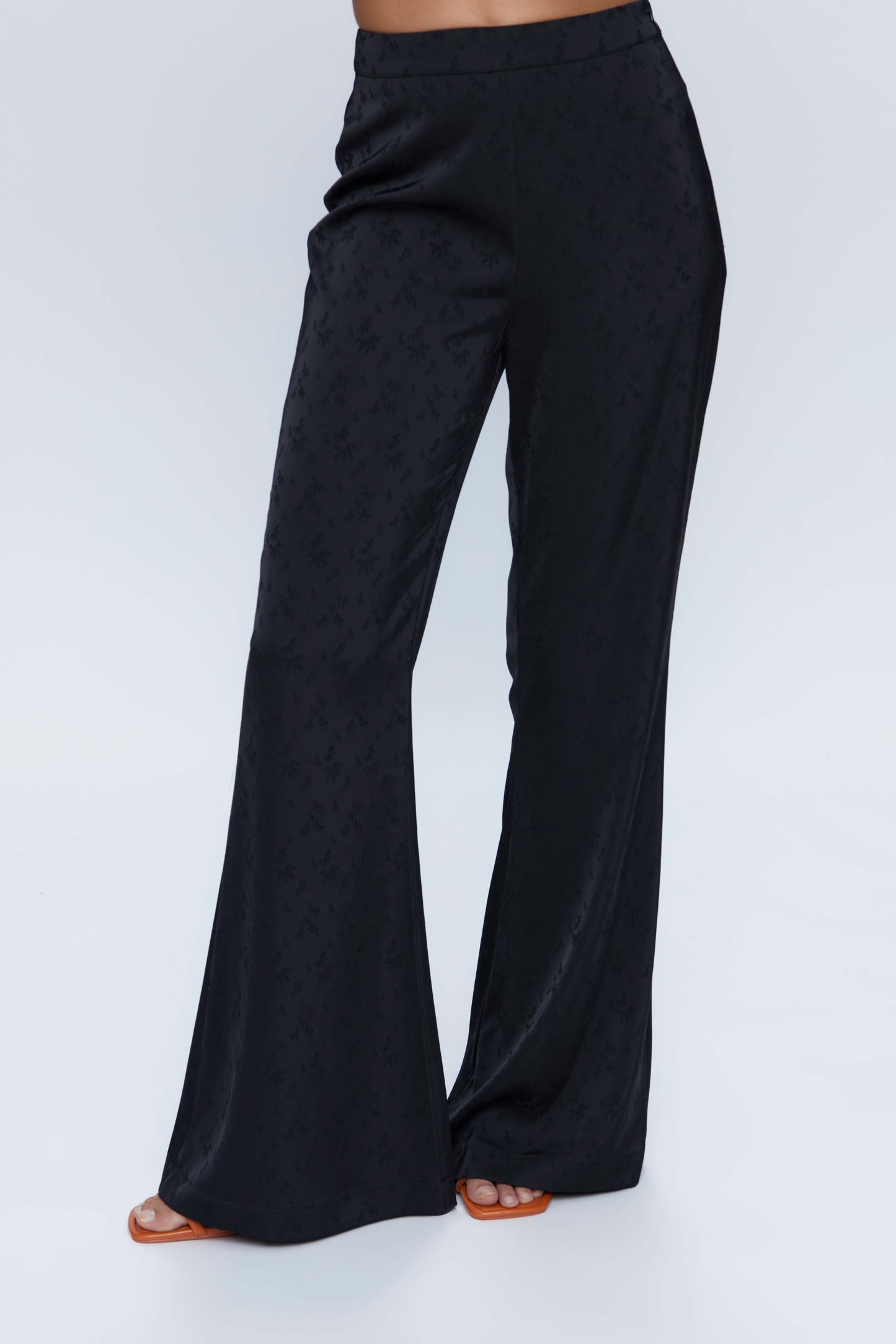 Pantalón de traje fluido en jacquard negro