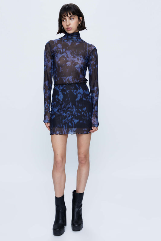 Short mesh skirt with blue oriental print