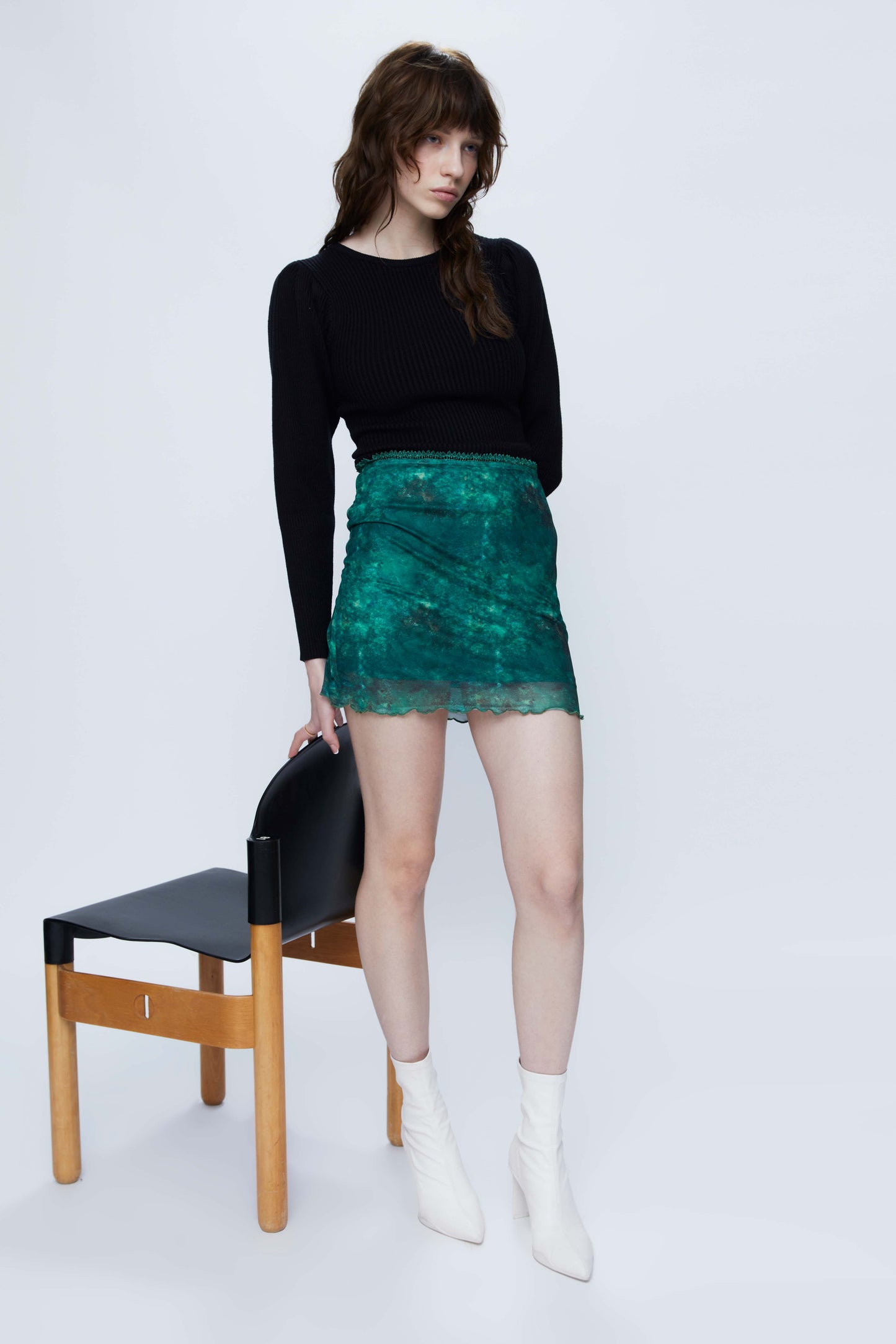 Short mesh skirt with green print