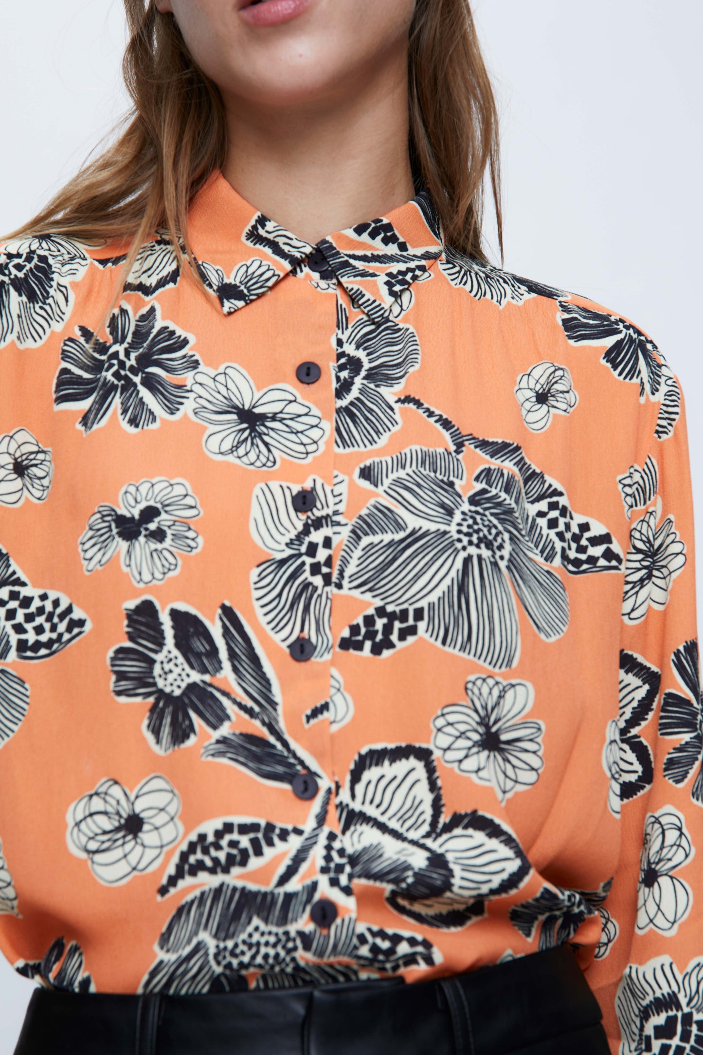 Camisa fluida con estampado de flores