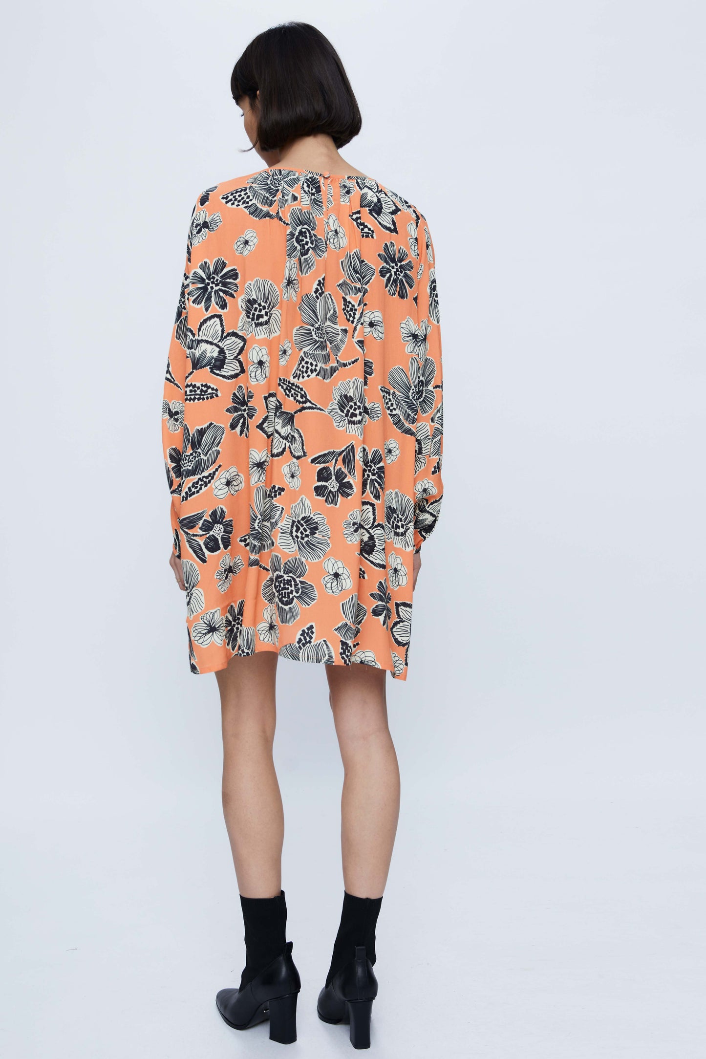 Short flared dress with flower print