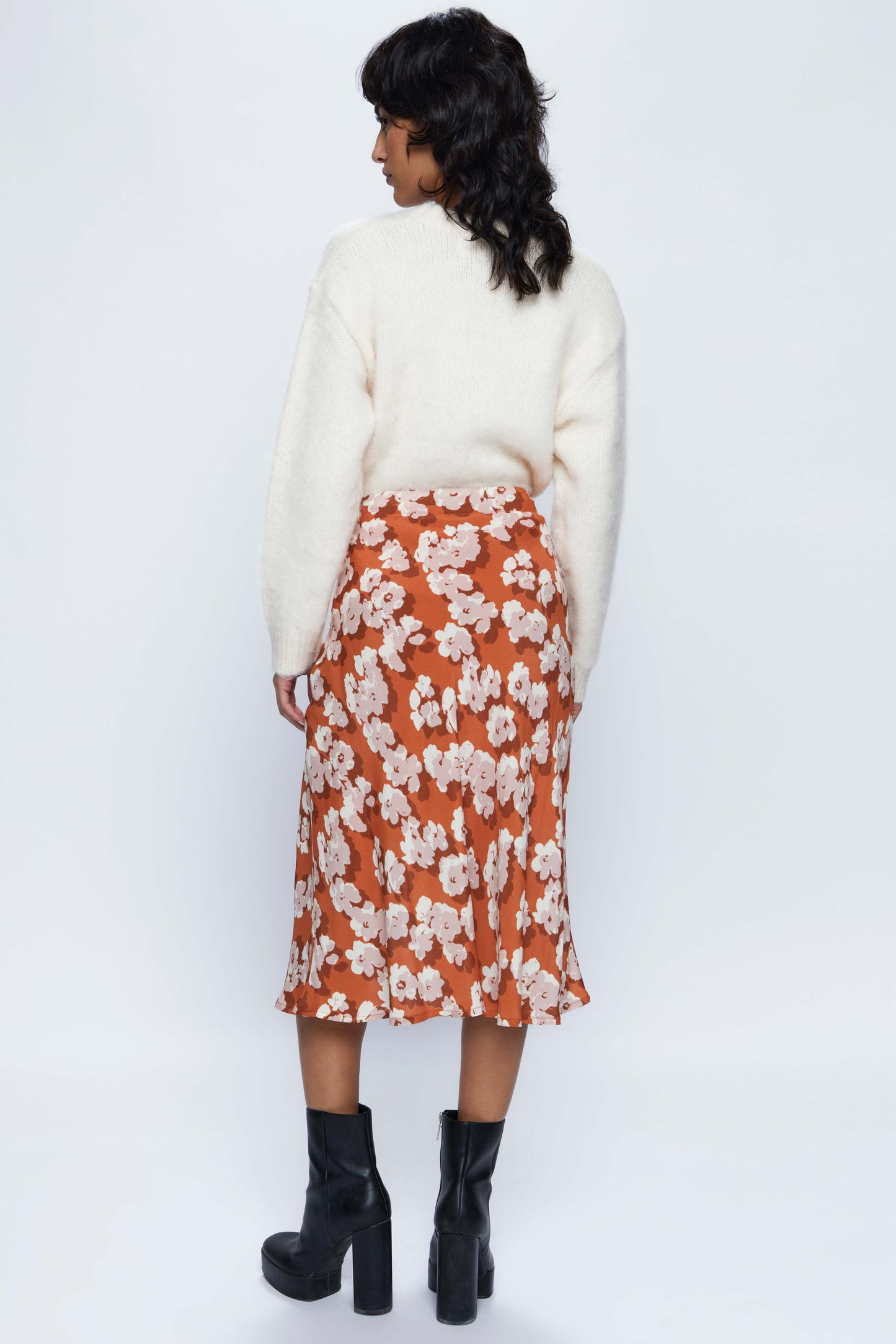 Flowy midi skirt with floral print