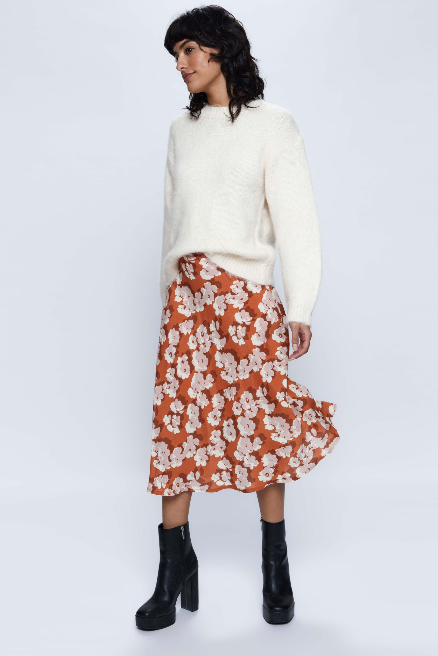 Flowy midi skirt with floral print