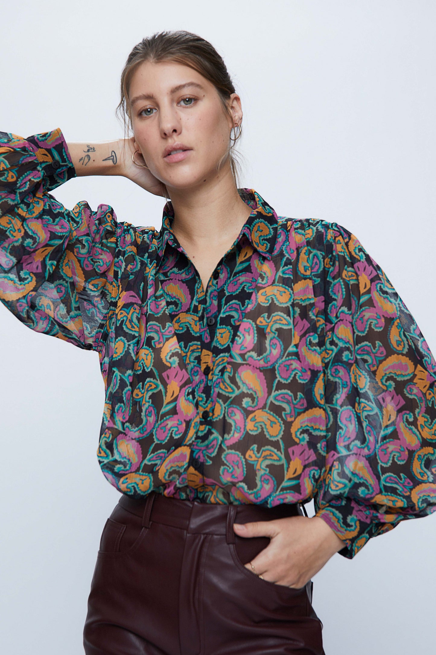 Wide-leg shirt with multicolored paisley print