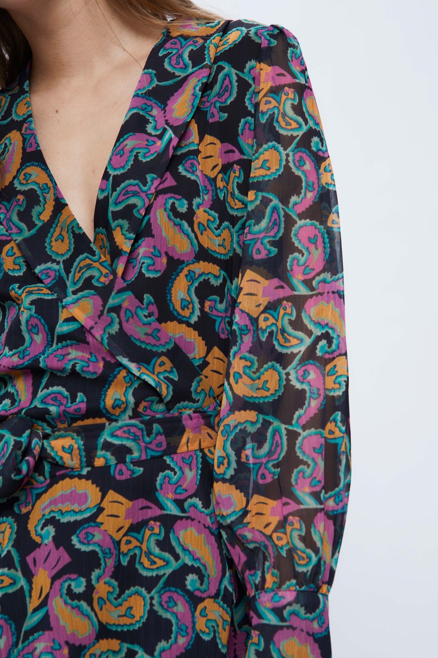 Short wrap dress with multicolored paisley print