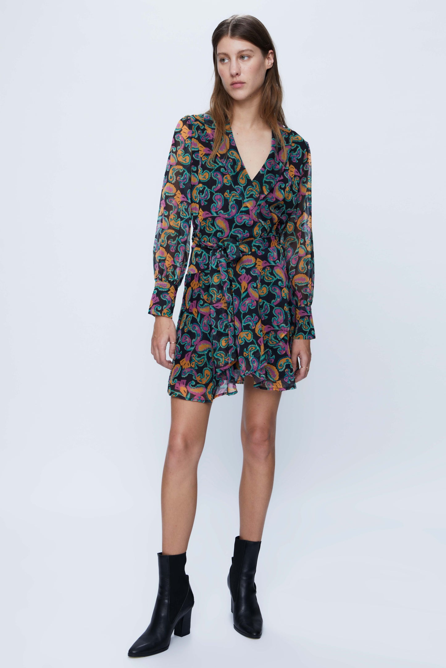 Short wrap dress with multicolored paisley print