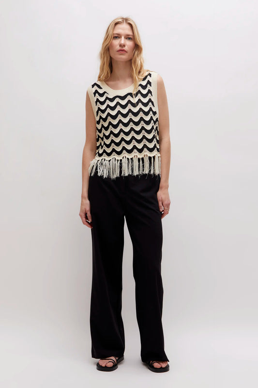 Knitted top with Zigzag fringes