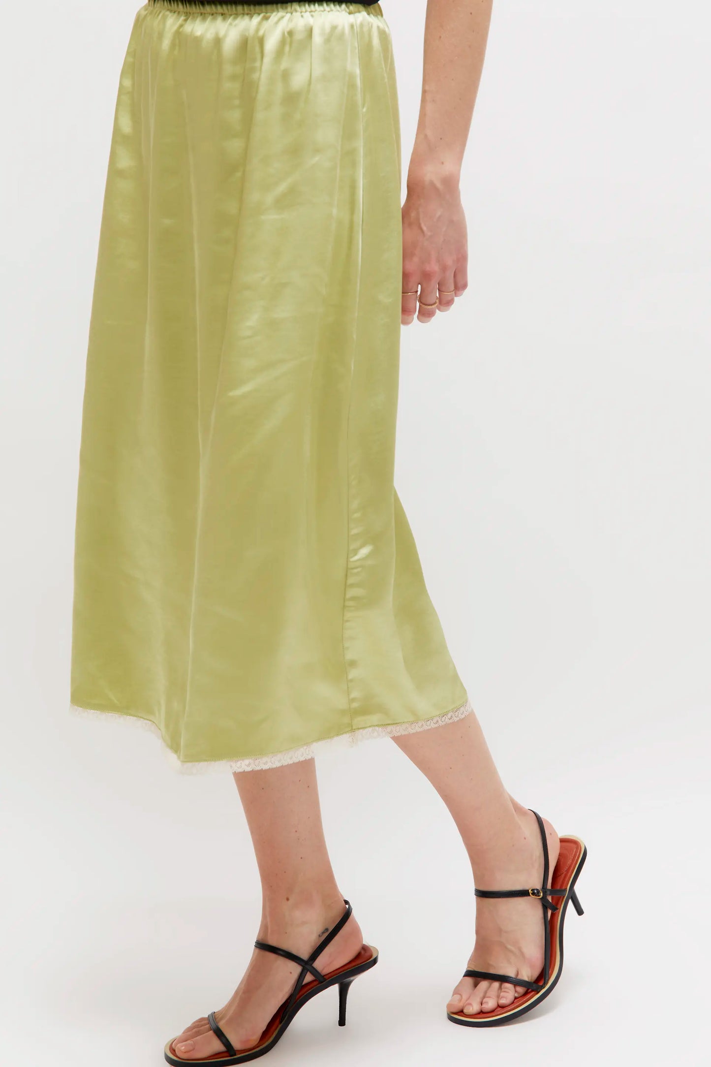 Falda midi satinada encaje verde