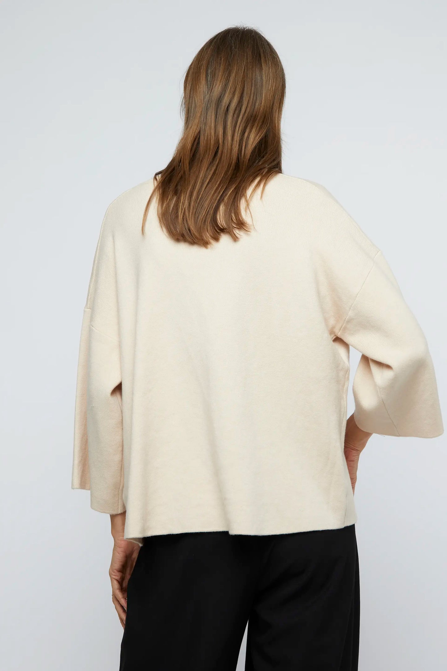 White wide sleeve knitted jersey