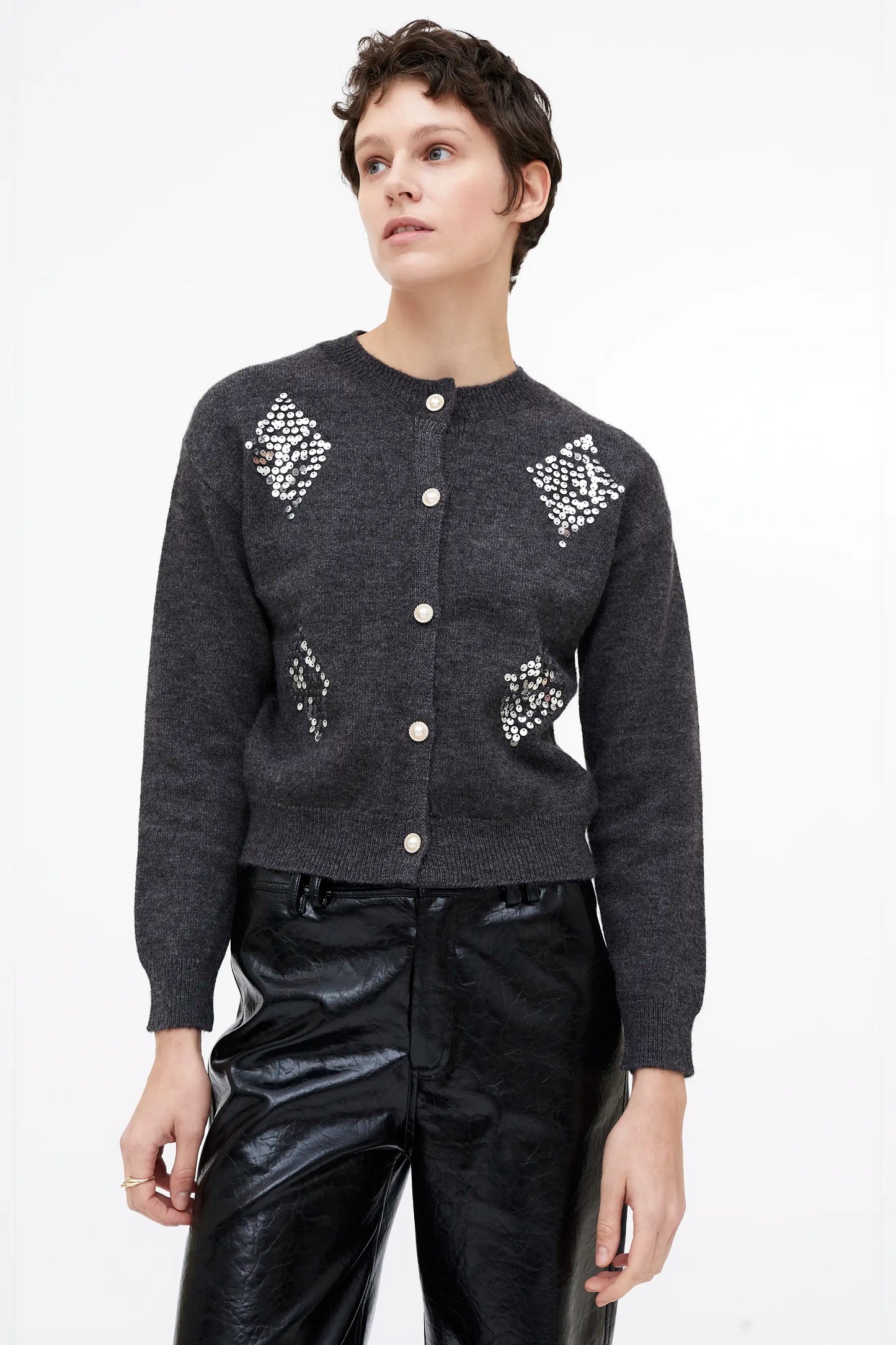 Cárdigan punto gris con detalles en lentejuelas