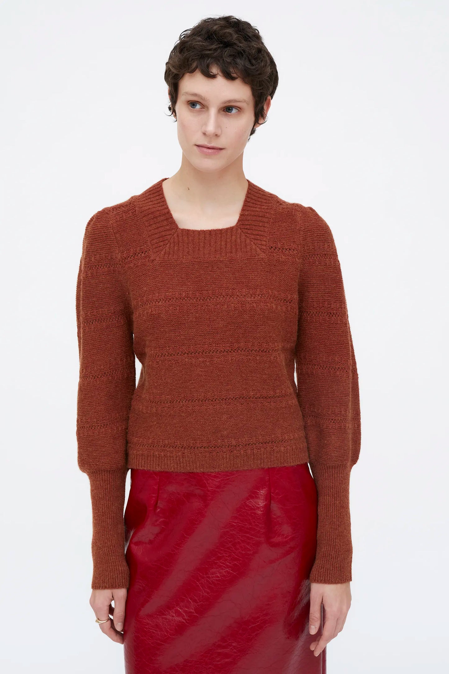 Top de punto marrón