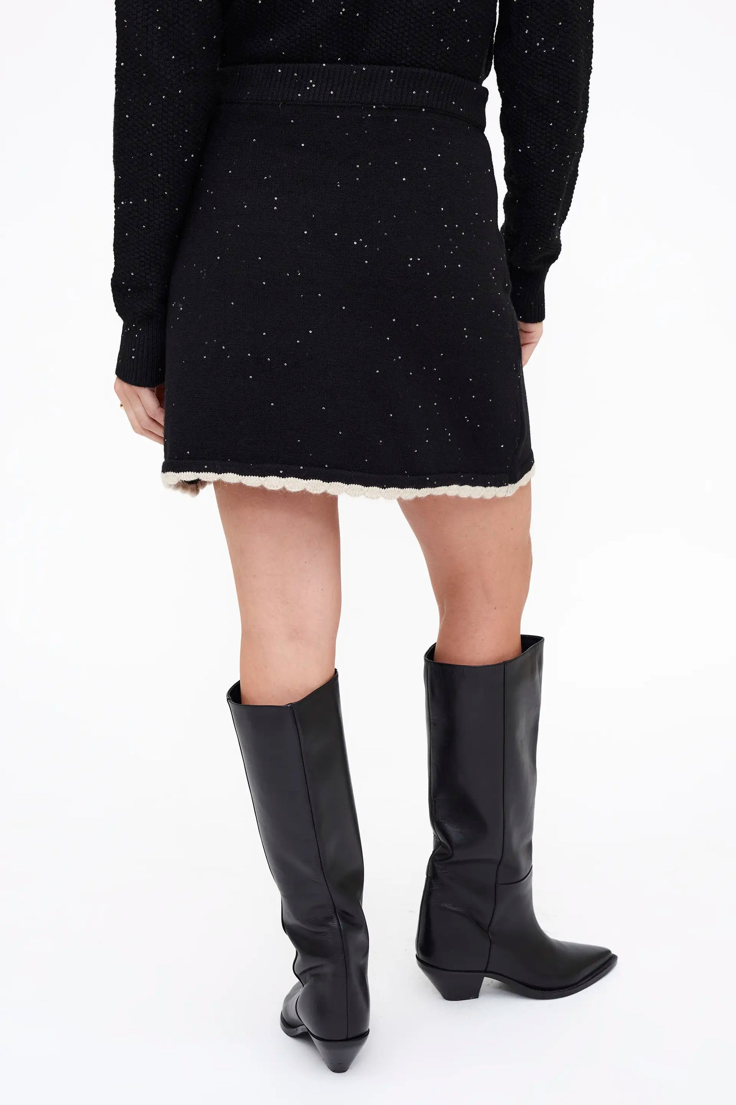 Falda punto corta negra