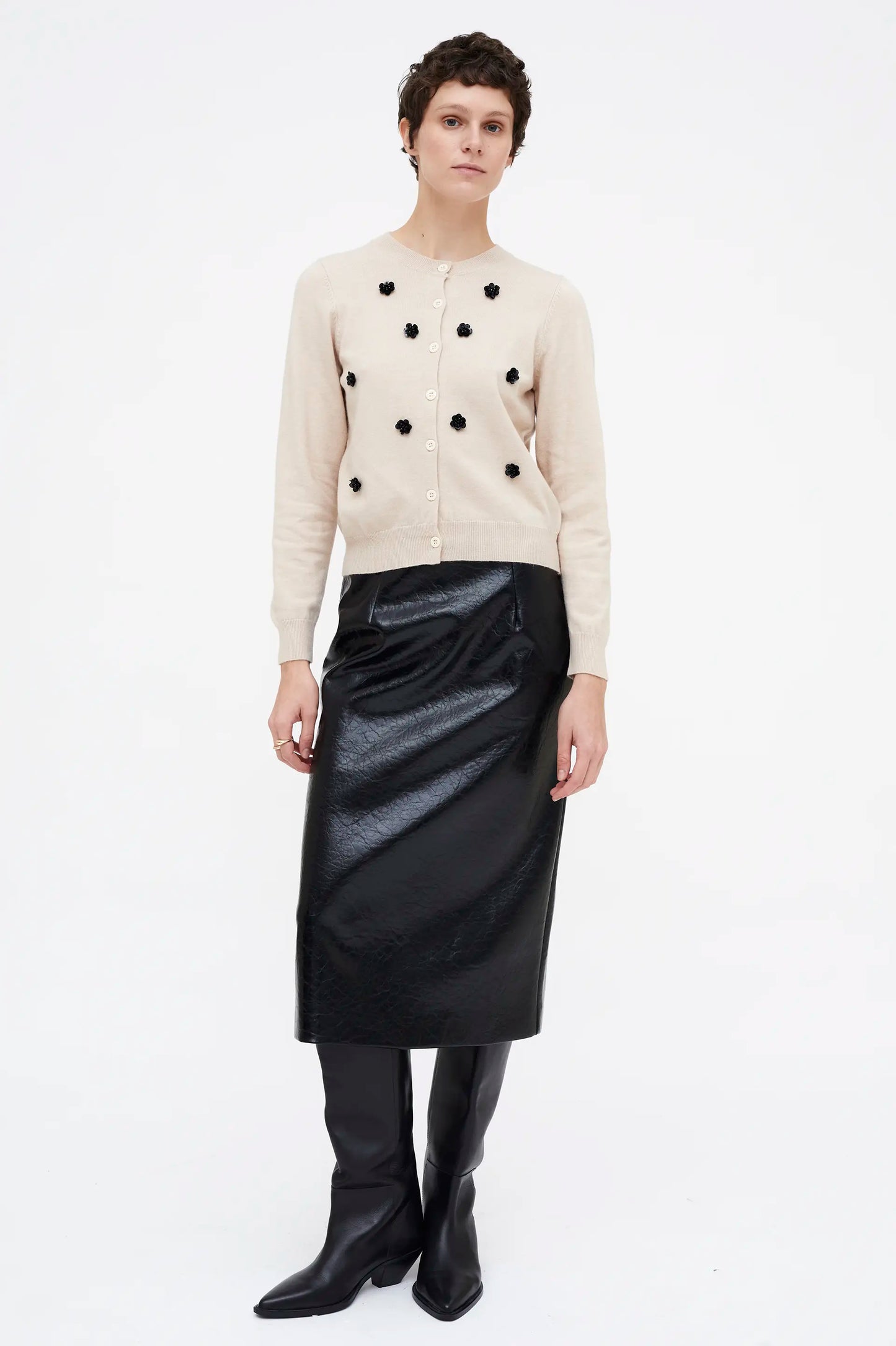 Cárdigan punto blanco con flores de lentejuelas