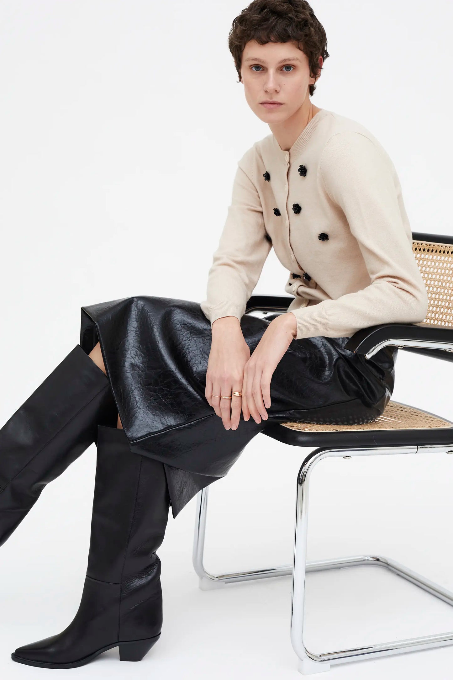 Cárdigan punto blanco con flores de lentejuelas