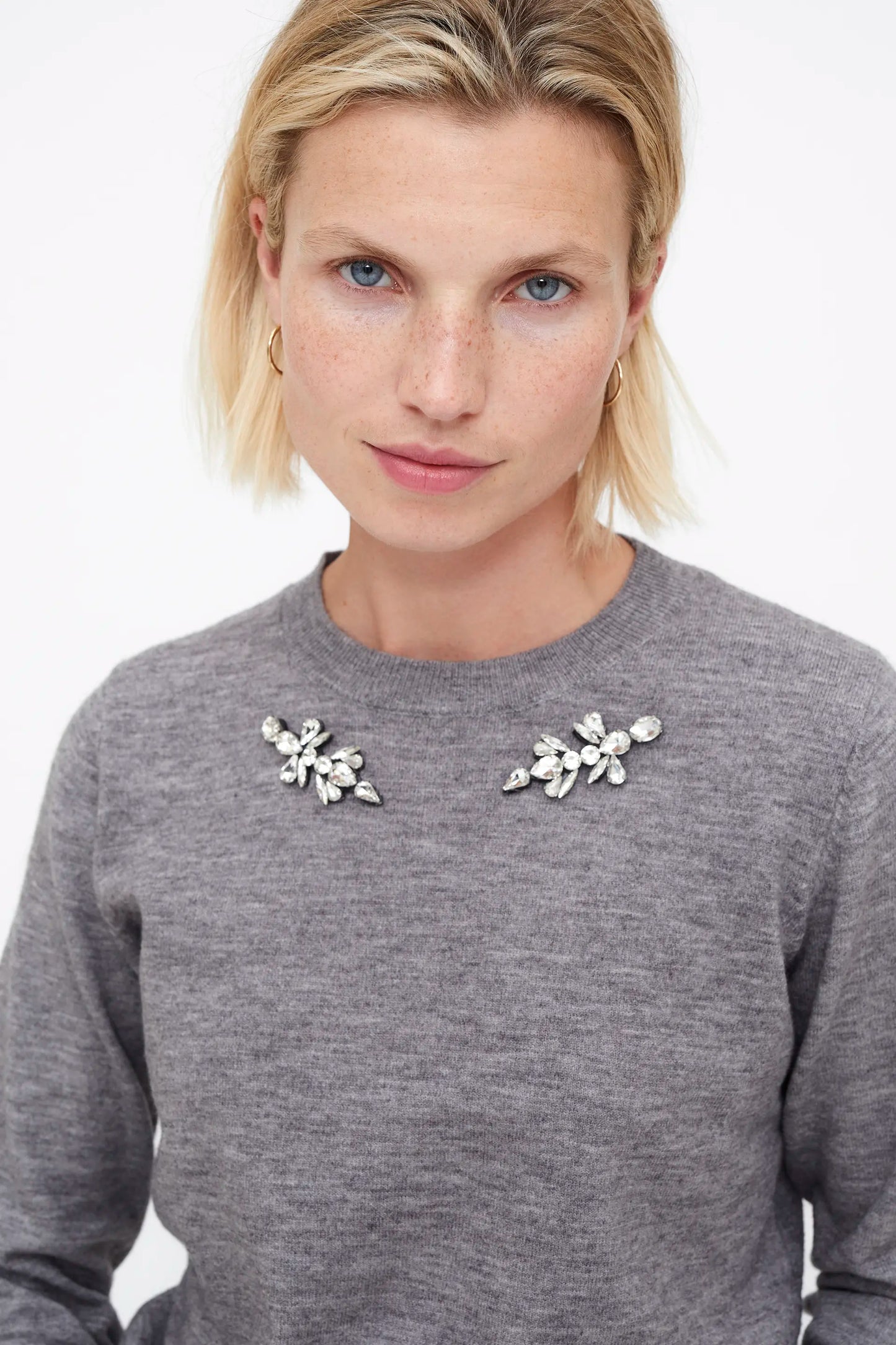 Jersey punto gris con aplique joya