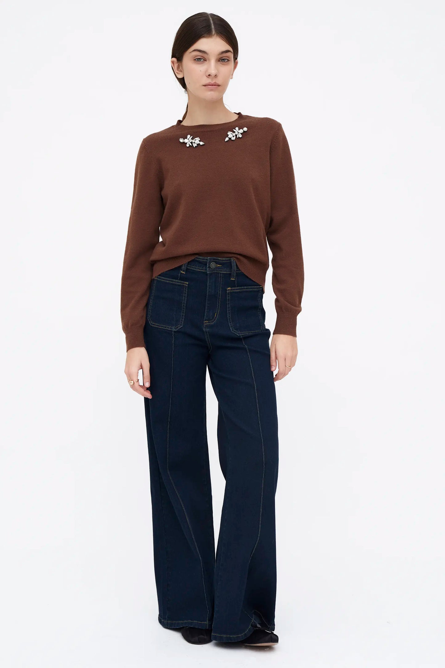 Jersey punto marrón con aplique joya