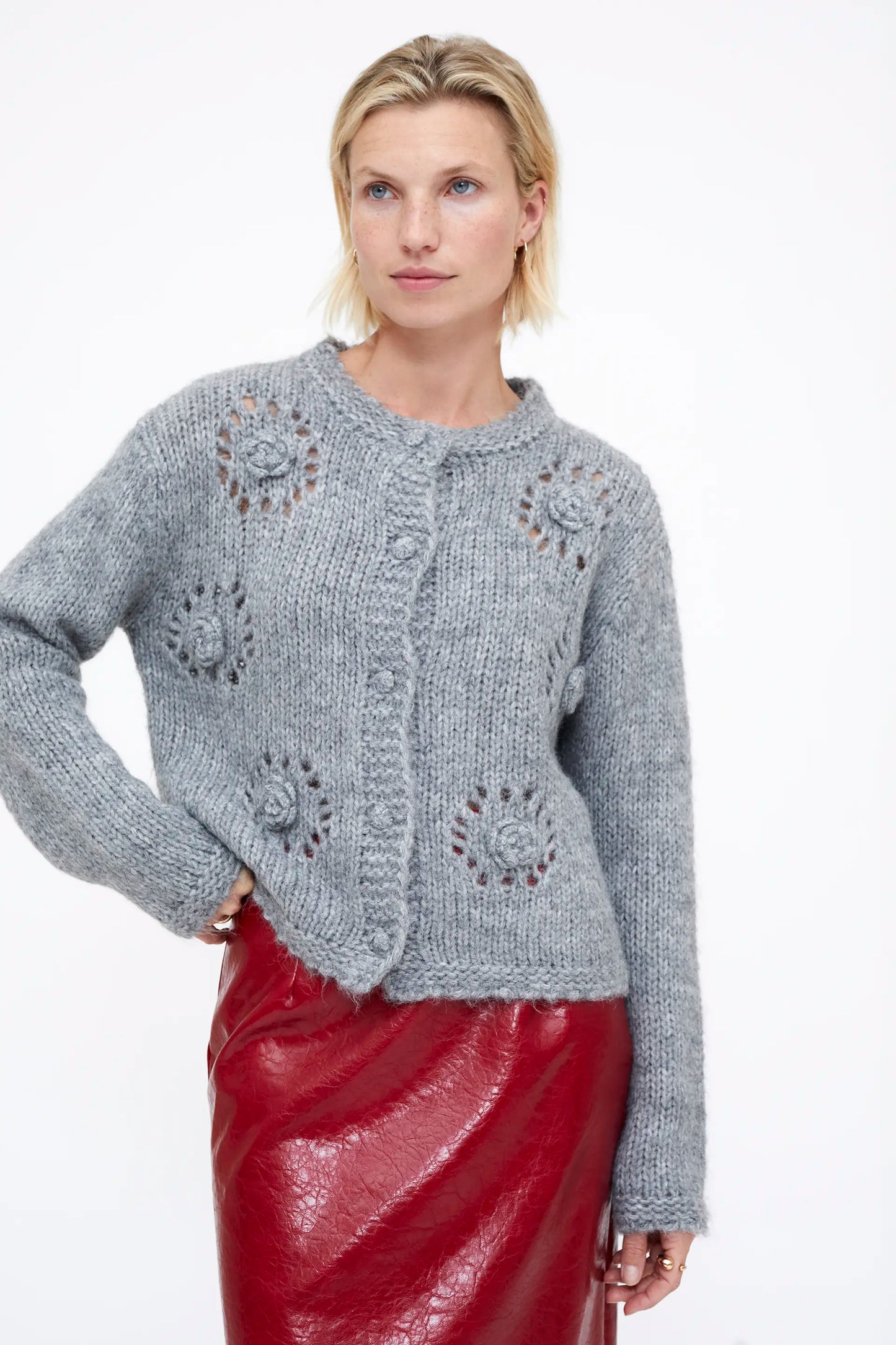 Cárdigan punto gris crochet