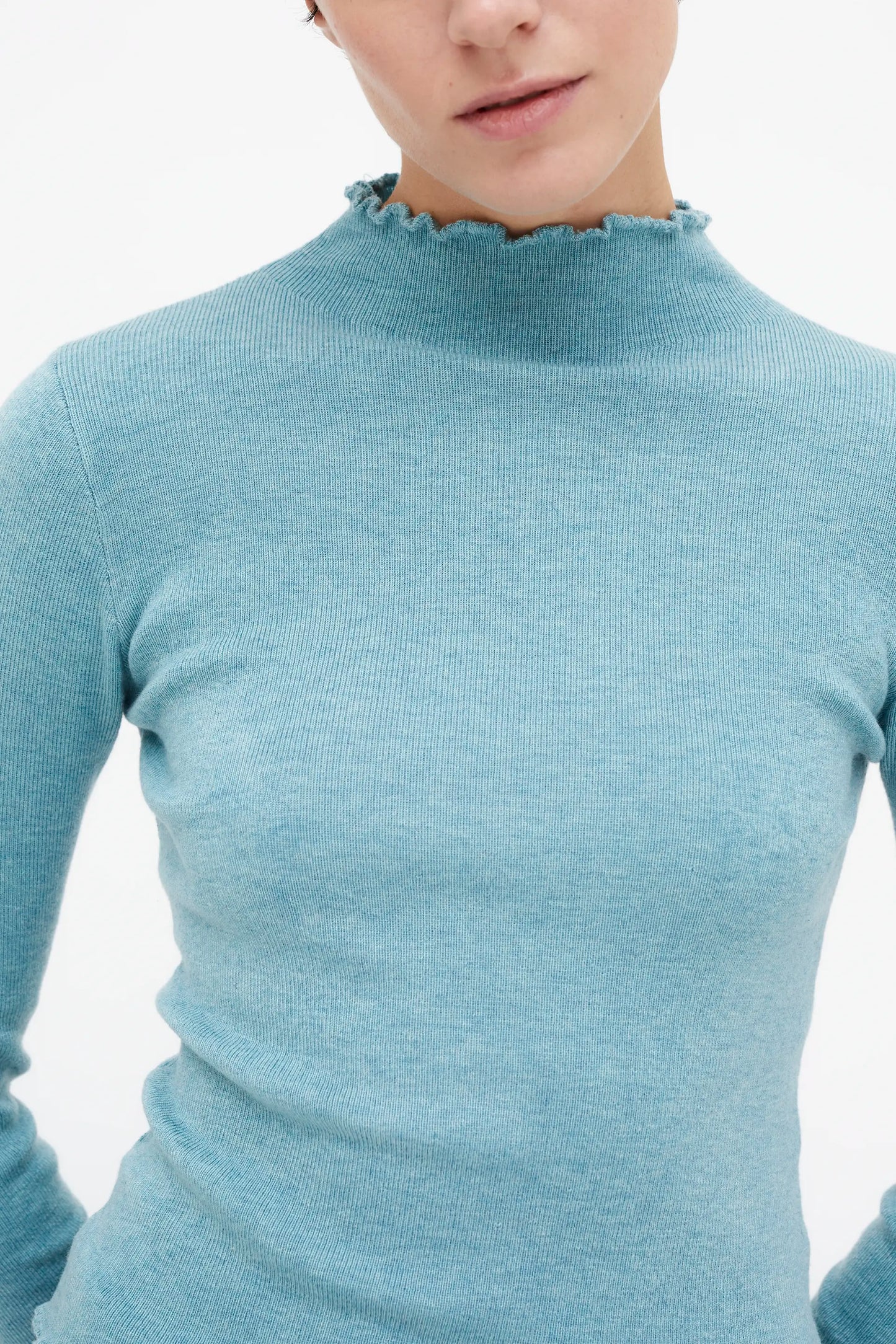 Top cuello perkins canalé azul