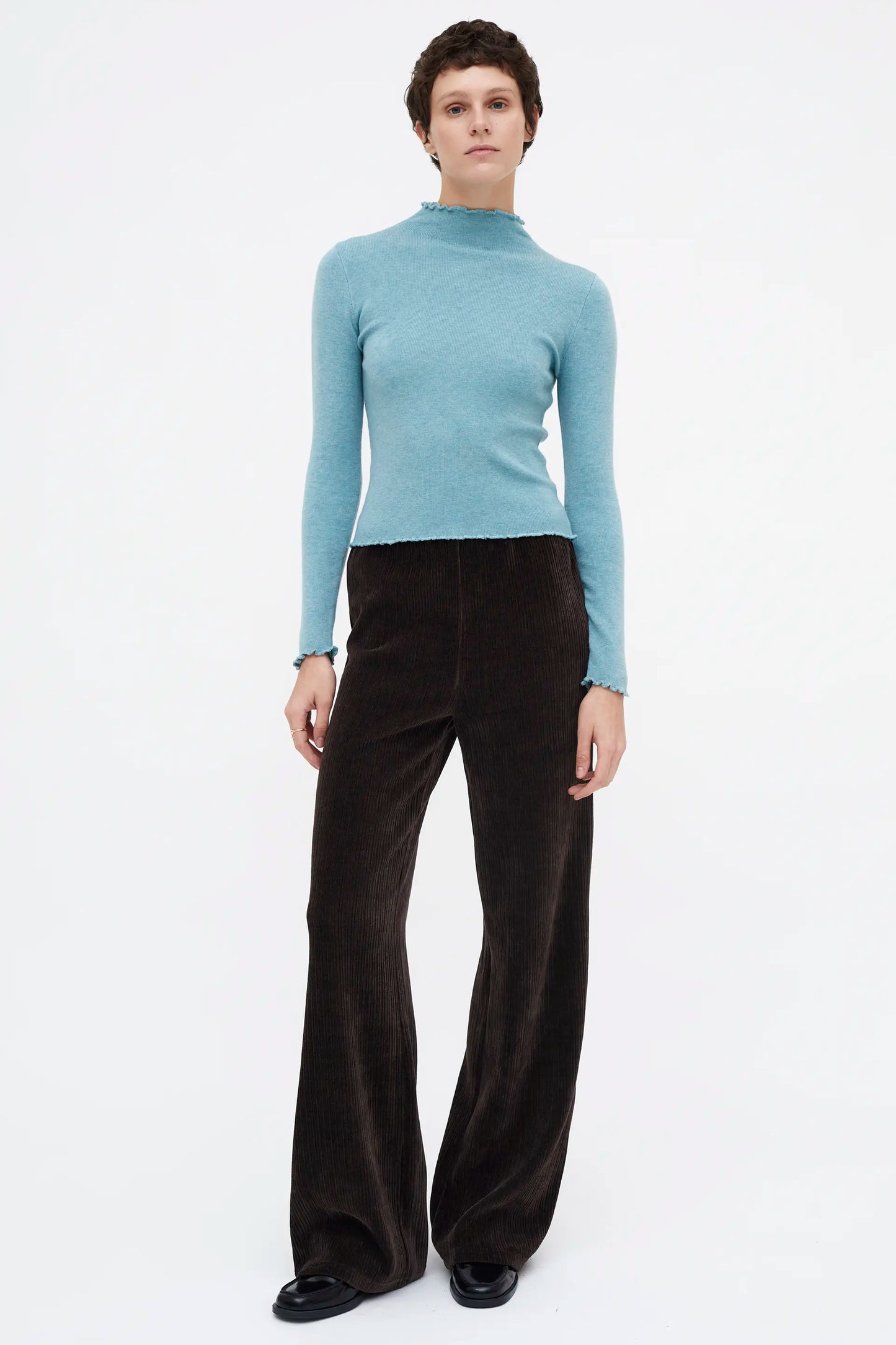 Top cuello perkins canalé azul