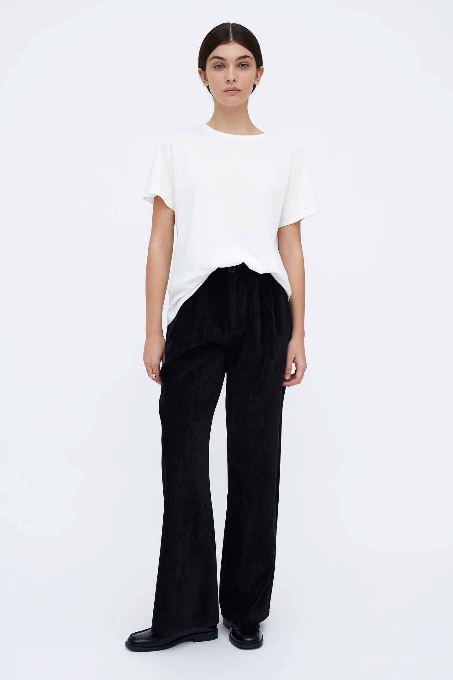 Camiseta blanca 100% algodón con apliques plateados