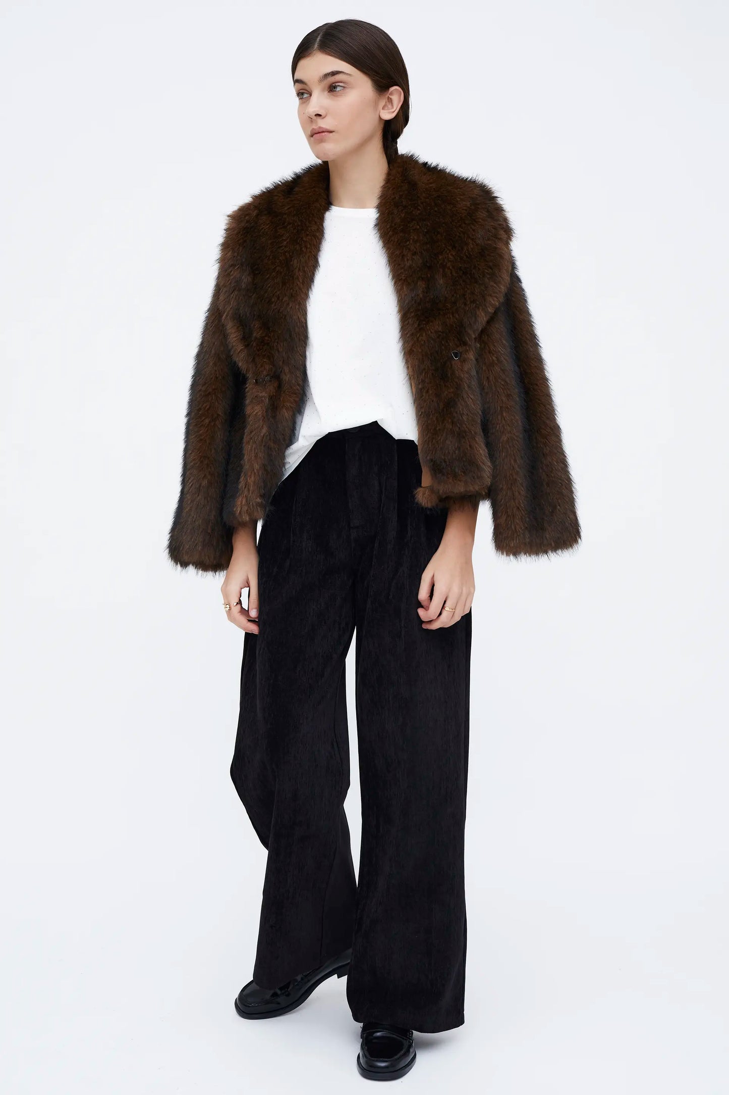 Camiseta blanca 100% algodón con apliques plateados