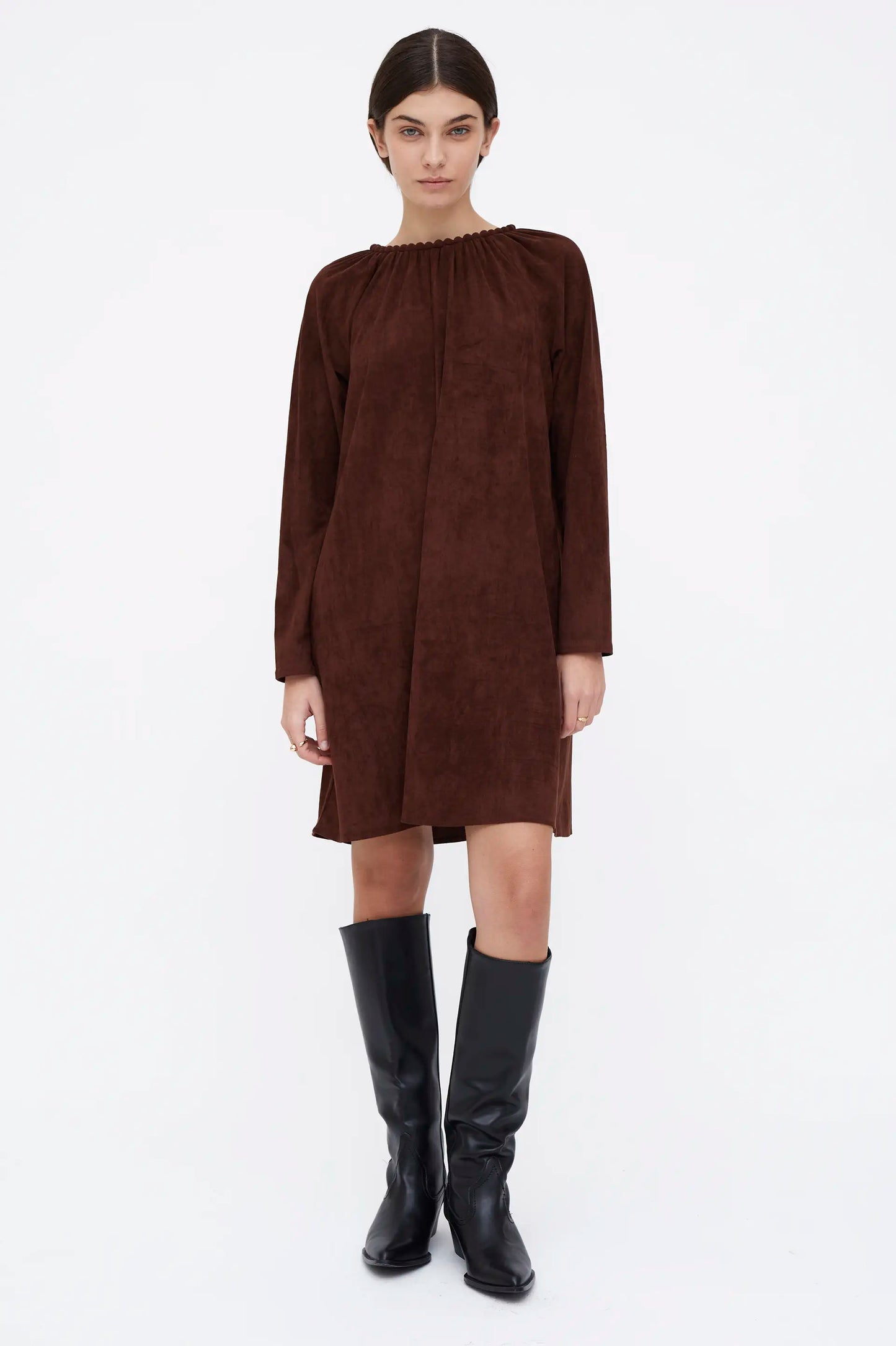 Vestido corto fluido ante marrón