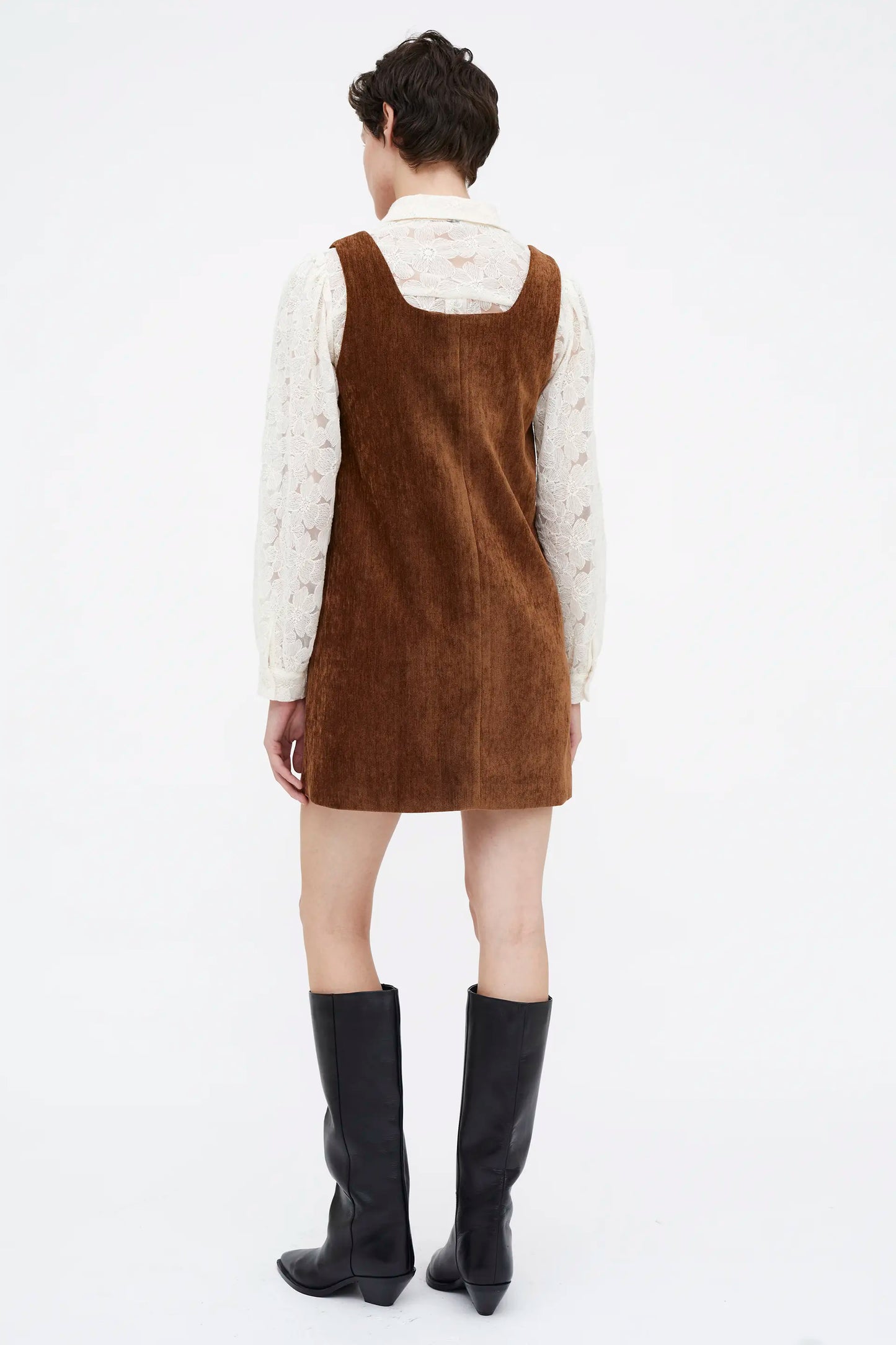 Vestido corto efecto aterciopelado marrón