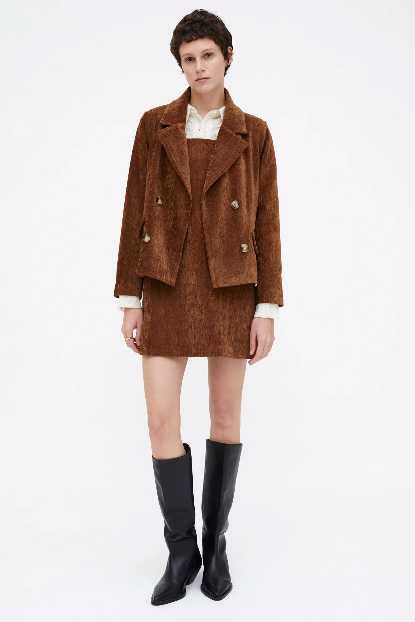 Vestido corto efecto aterciopelado marrón