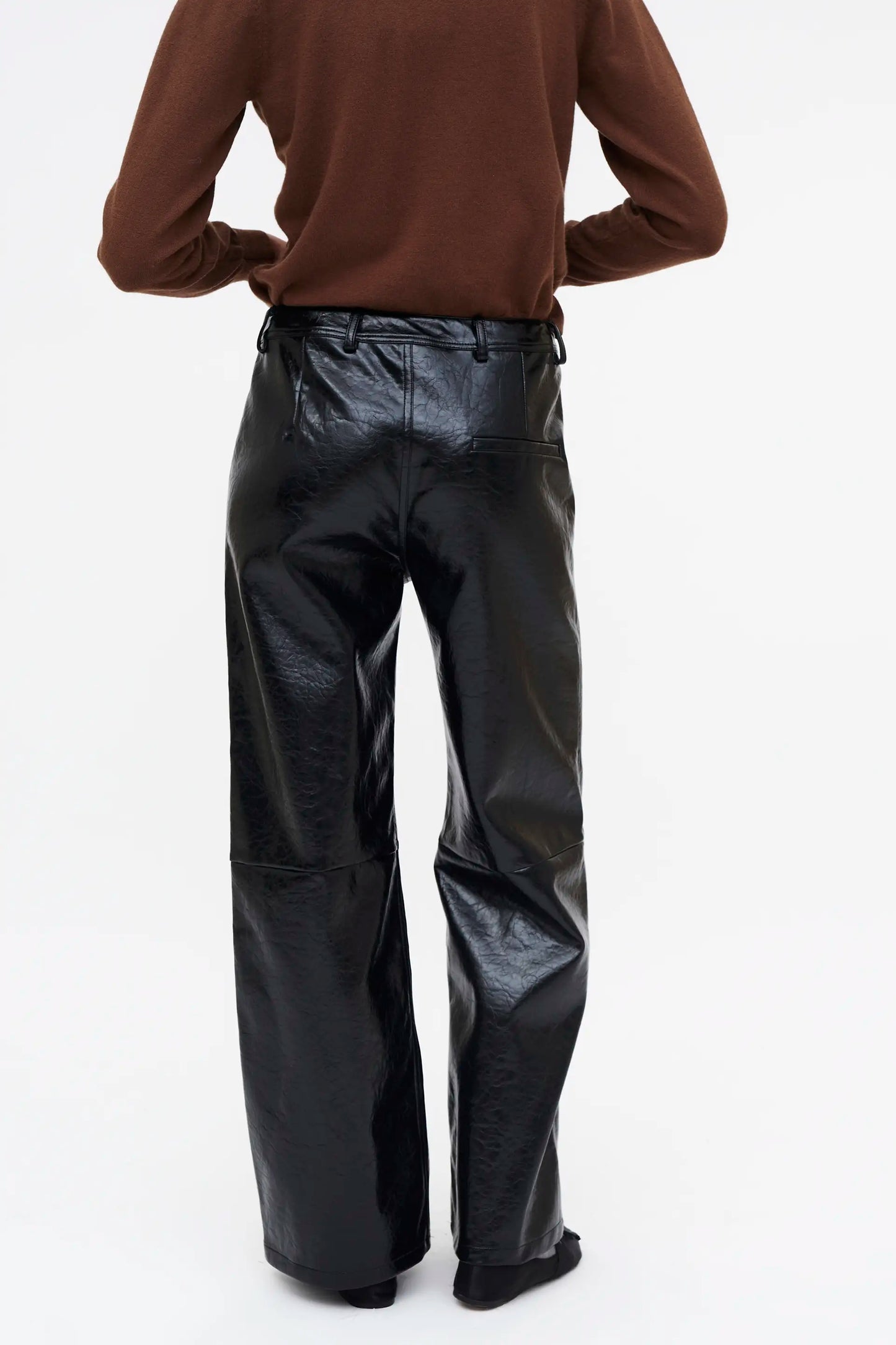 Pantalón recto cuero sintético negro