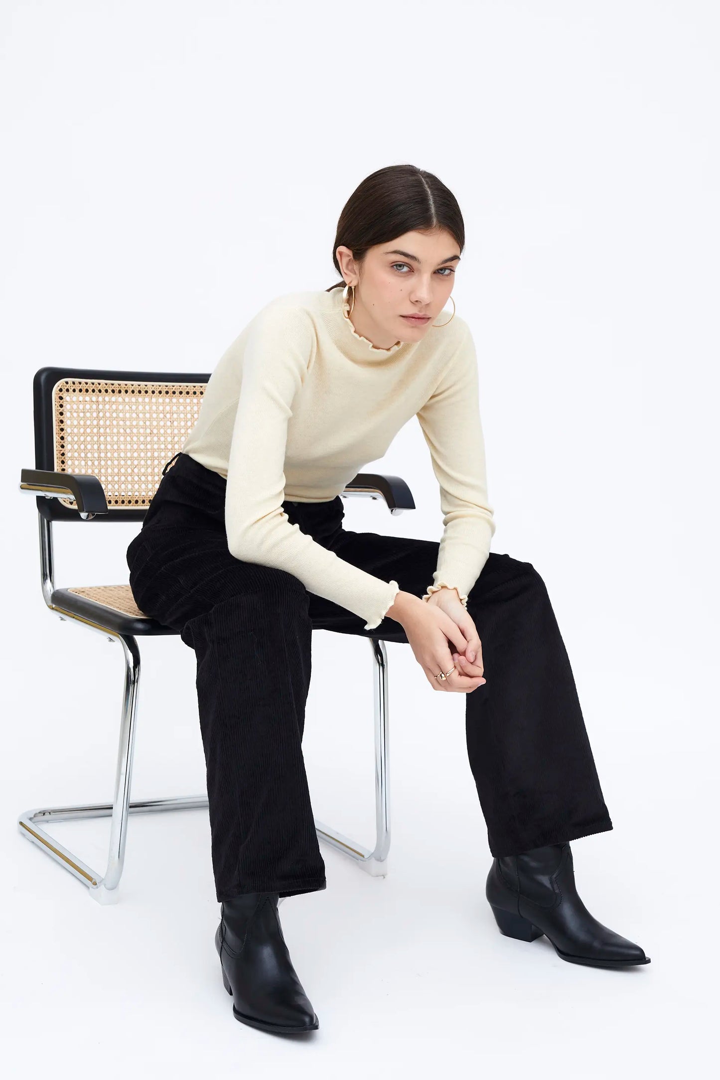 Pantalón recto pana negro