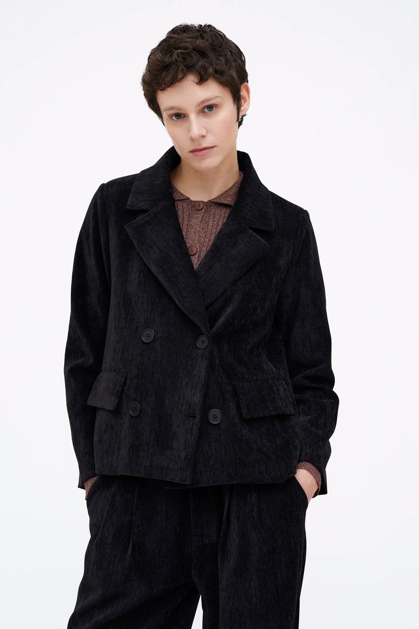 Blazer negro con efecto aterciopelado