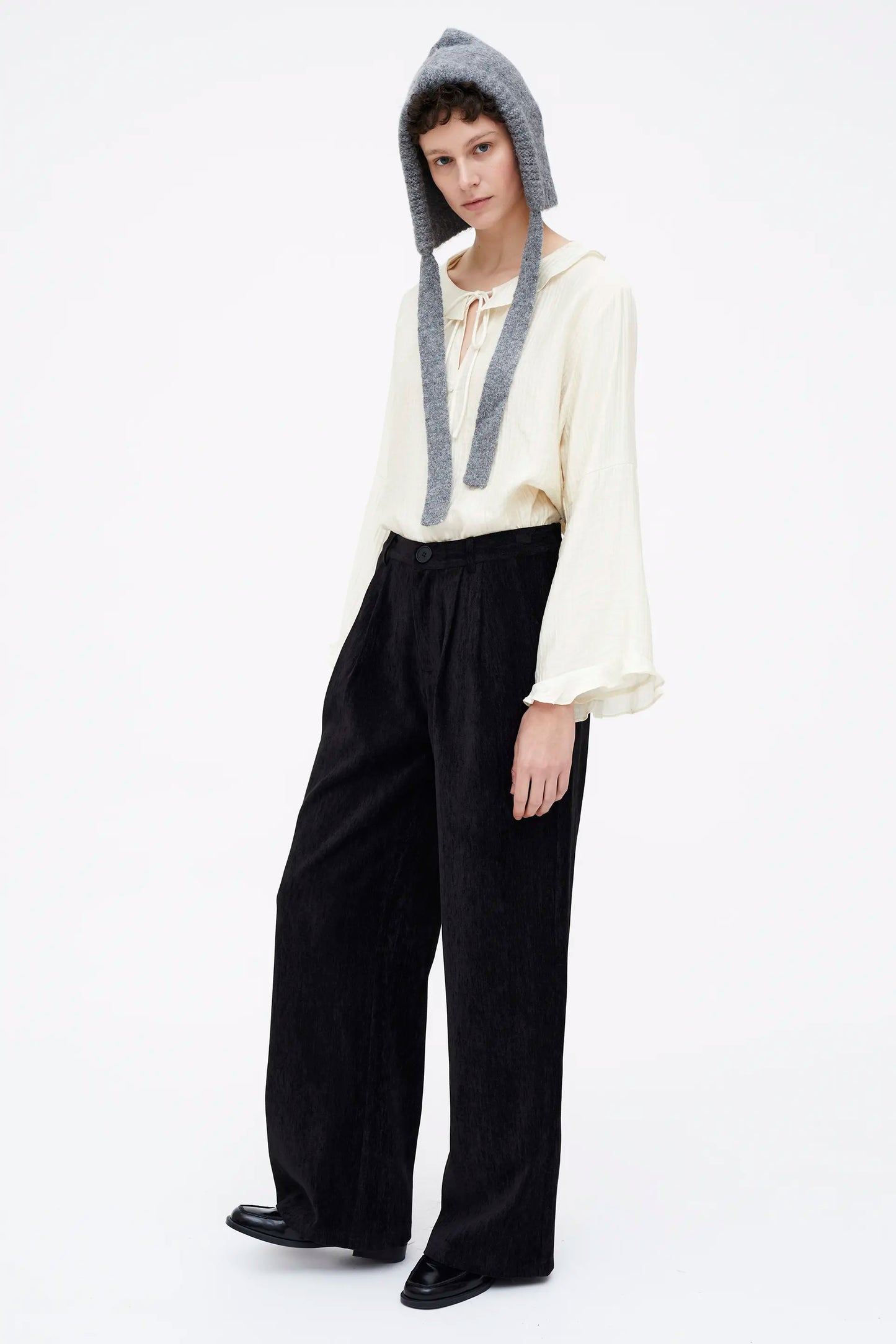 Pantalón negro con efecto aterciopelado